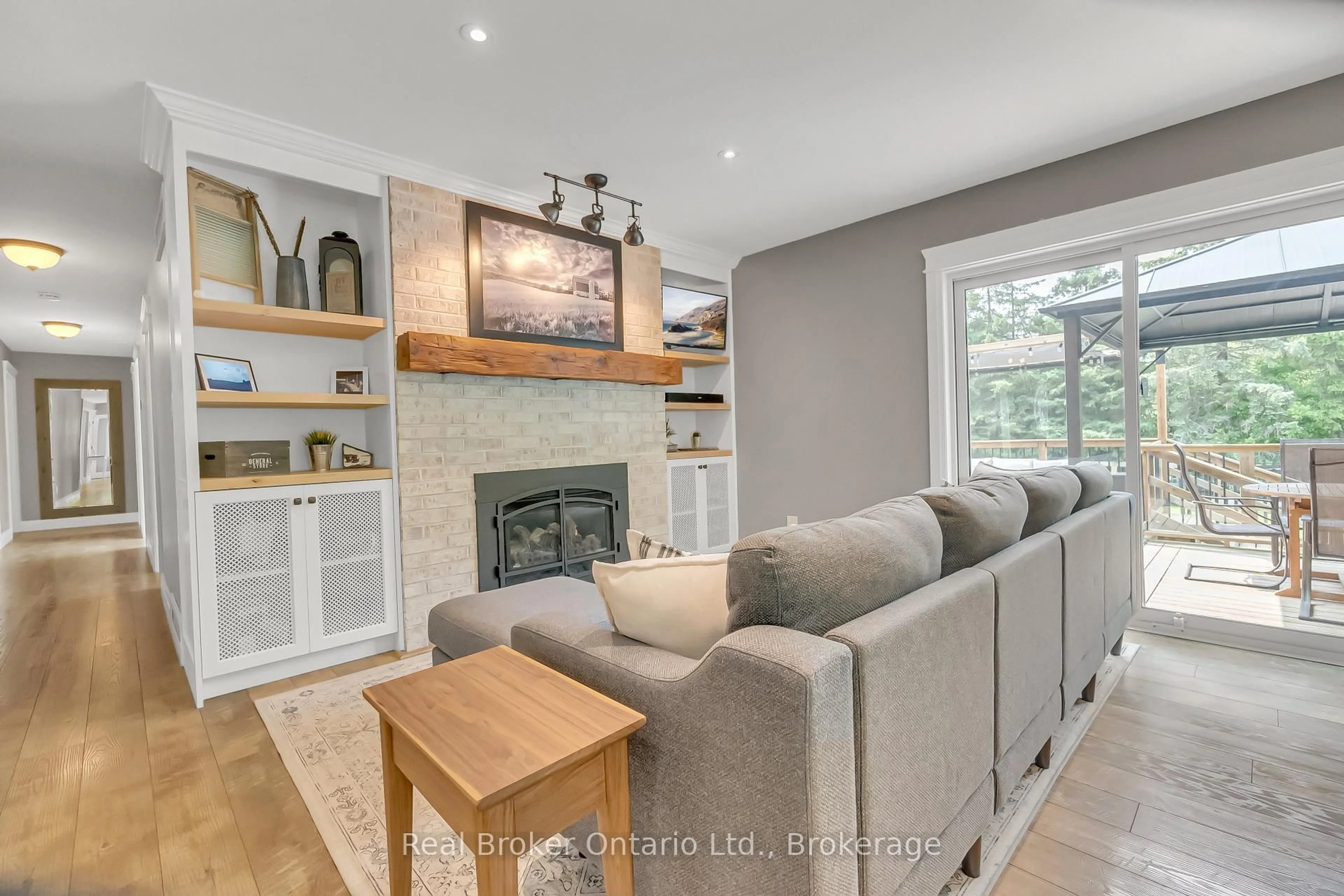Living room with furniture, unknown for 7220 Wellington County Road 51, Guelph/Eramosa Ontario N0B 1B0