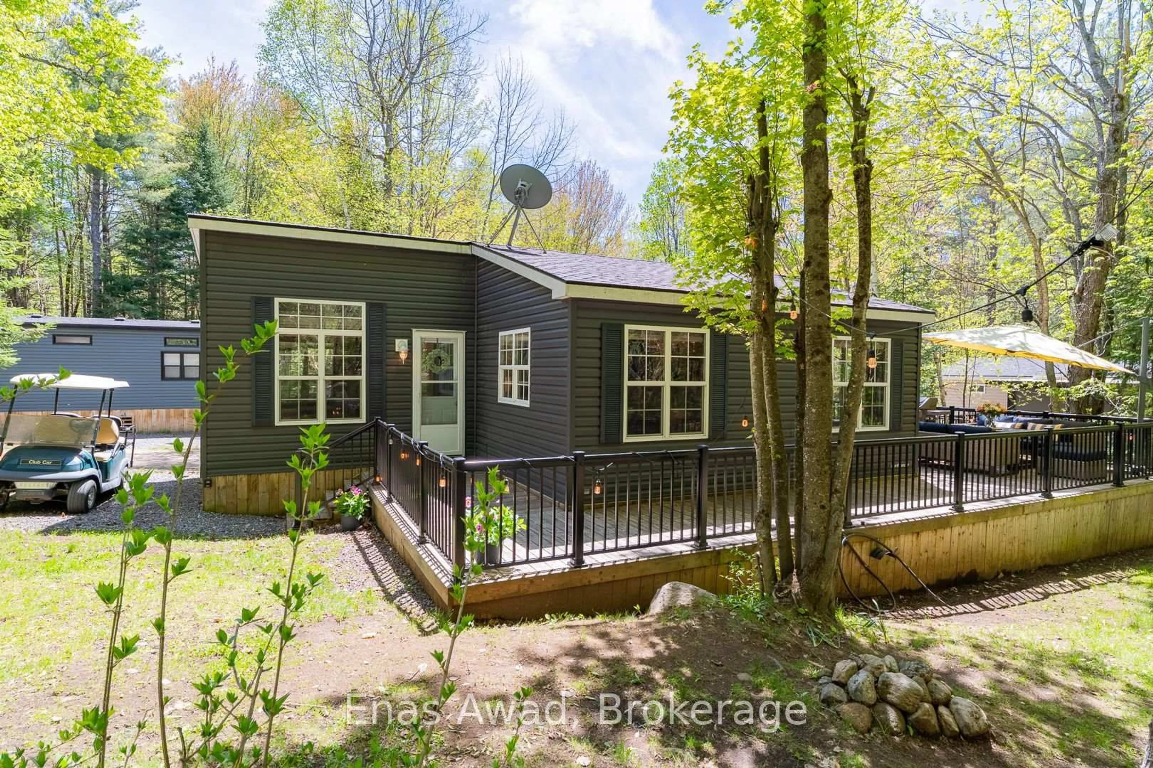 Home with vinyl exterior material, unknown for 1047 Bonnie Lake Camp Rd #808, Bracebridge Ontario P1L 1W9