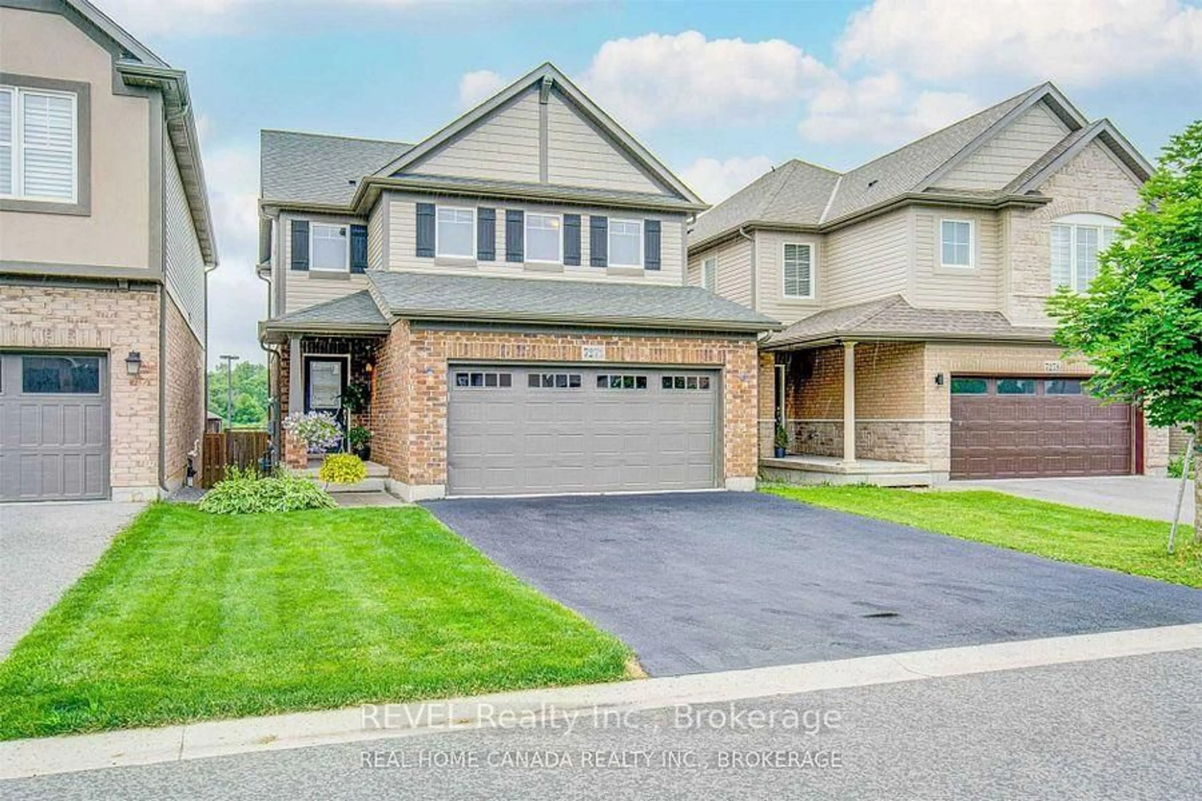 Home with brick exterior material, street for 7272 LIONSHEAD Ave, Niagara Falls Ontario L2G 0A6