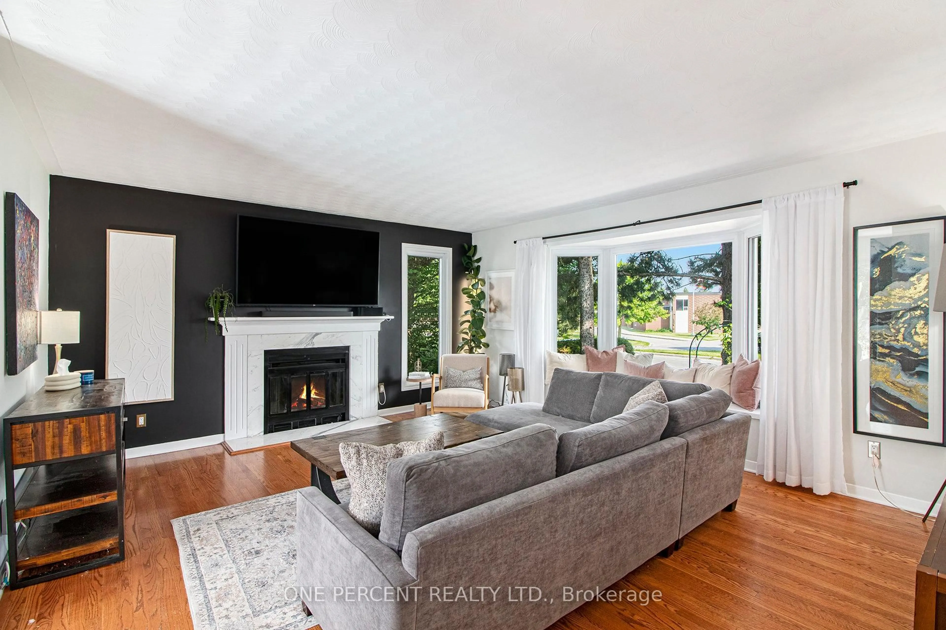 Living room with furniture, unknown for 1042 Harkness Ave, Ottawa Ontario K1V 6P2
