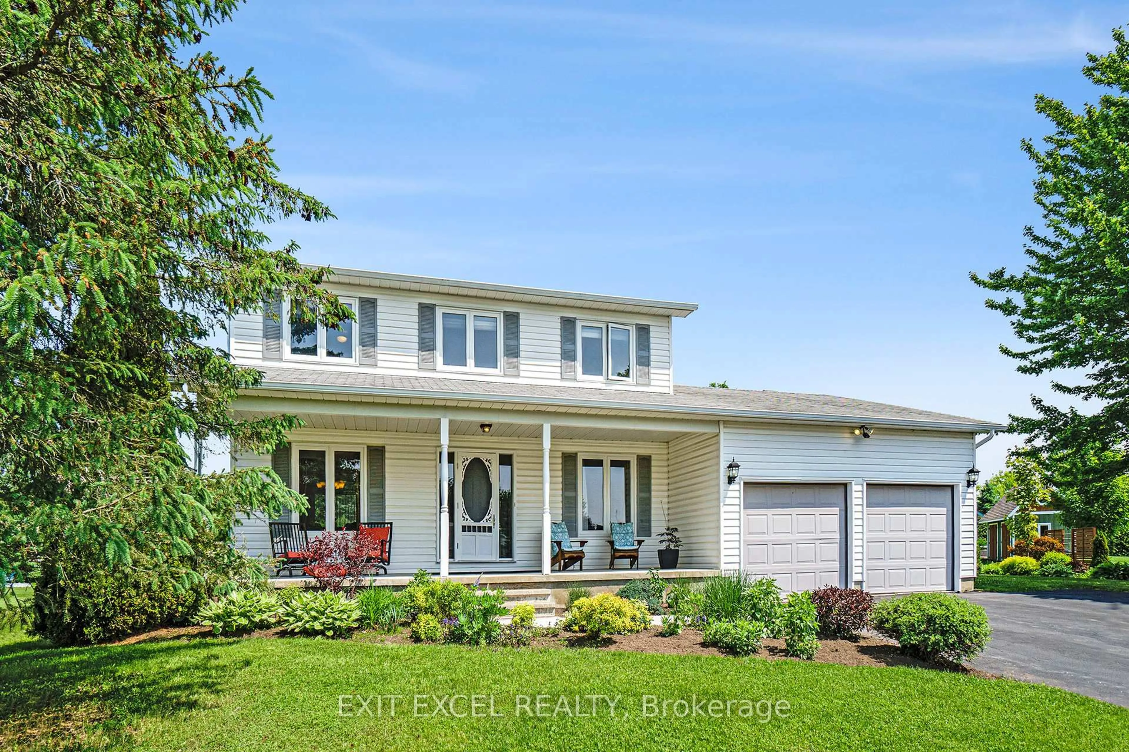 Home with vinyl exterior material, street for 1551 Stanleyfield Cres, Greely Ontario K4P 1M7
