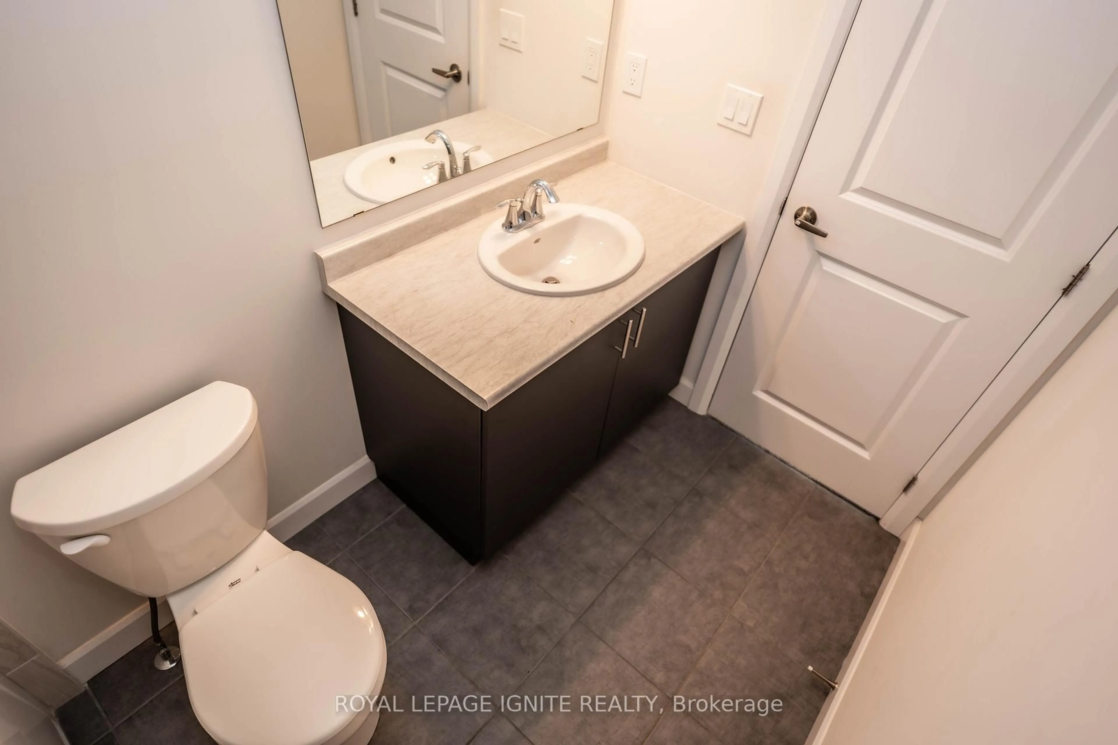 Standard bathroom, unknown for 233 O'Neil St, Peterborough North Ontario K9K 0H8
