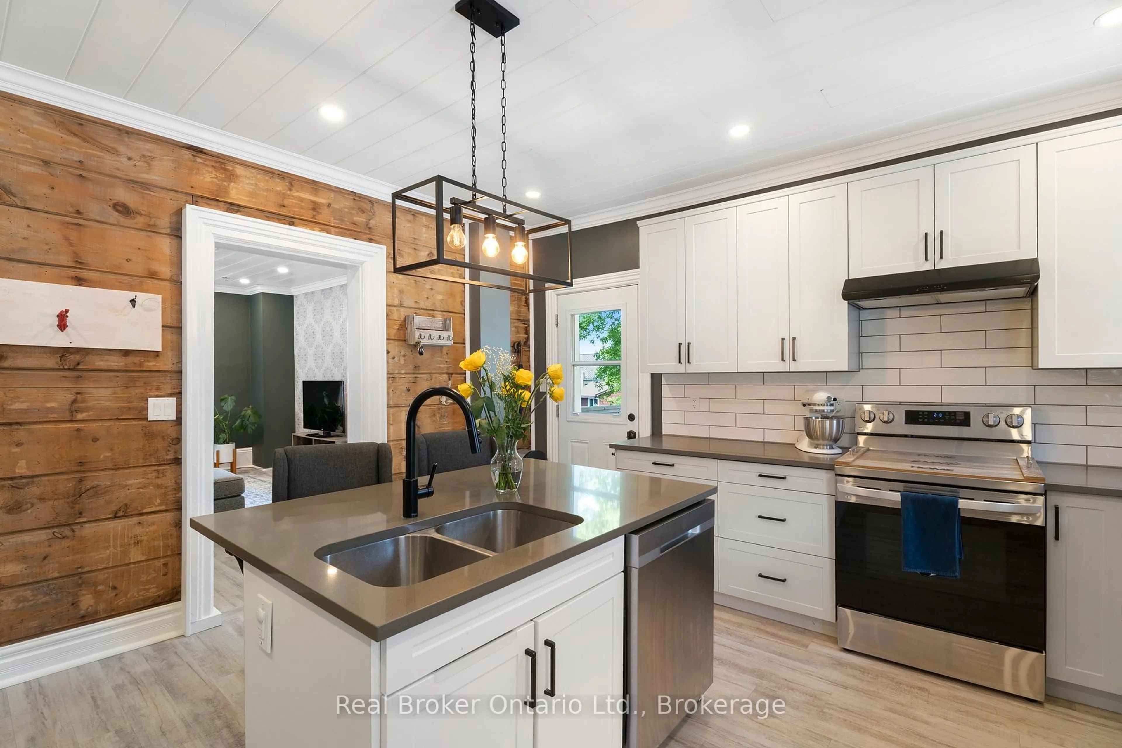 Contemporary kitchen, ceramic/tile floor for 16 High St, Mapleton Ontario N0G 1P0