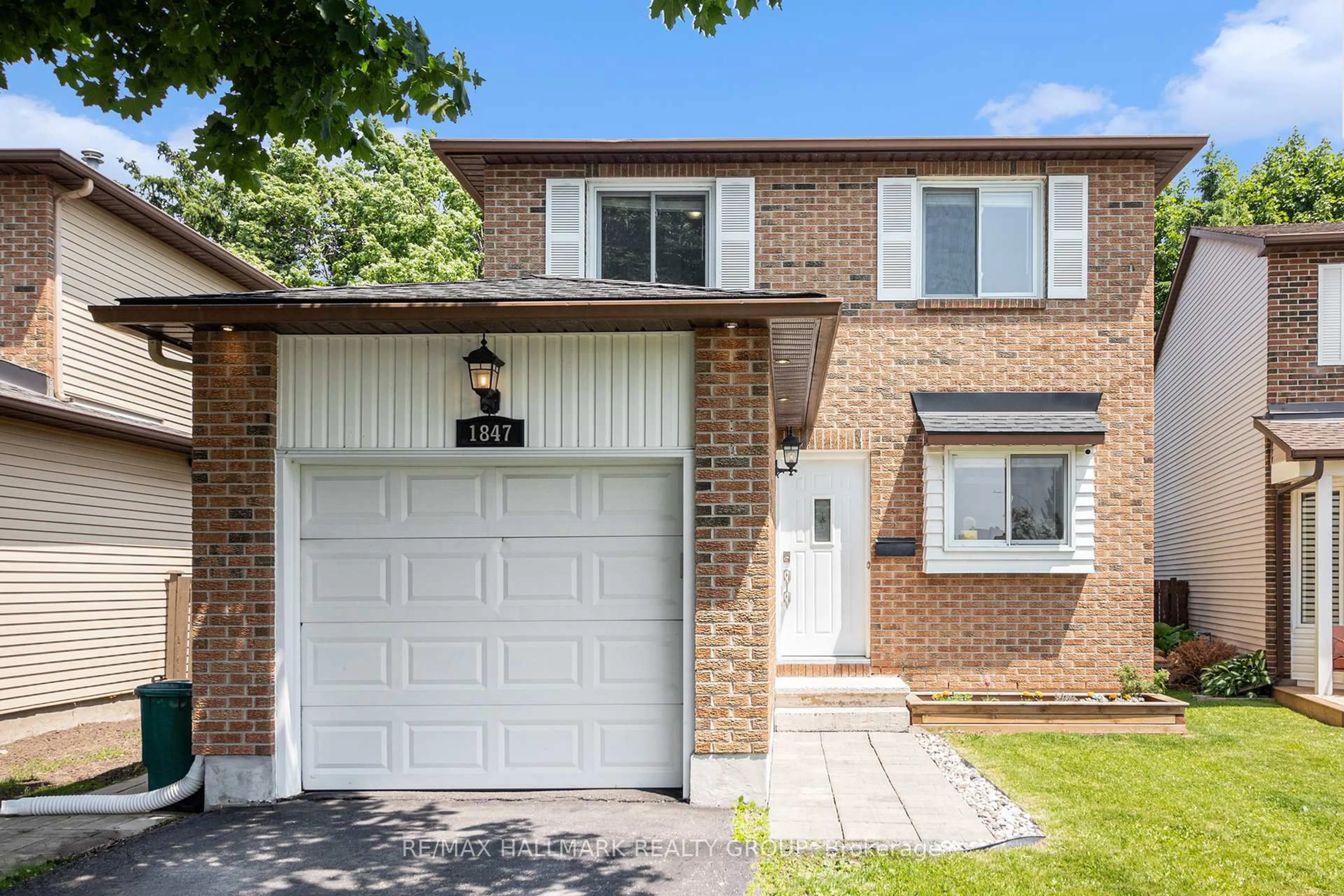 Home with brick exterior material, street for 1847 Brousseau Cres, Ottawa Ontario K1C 2Y5