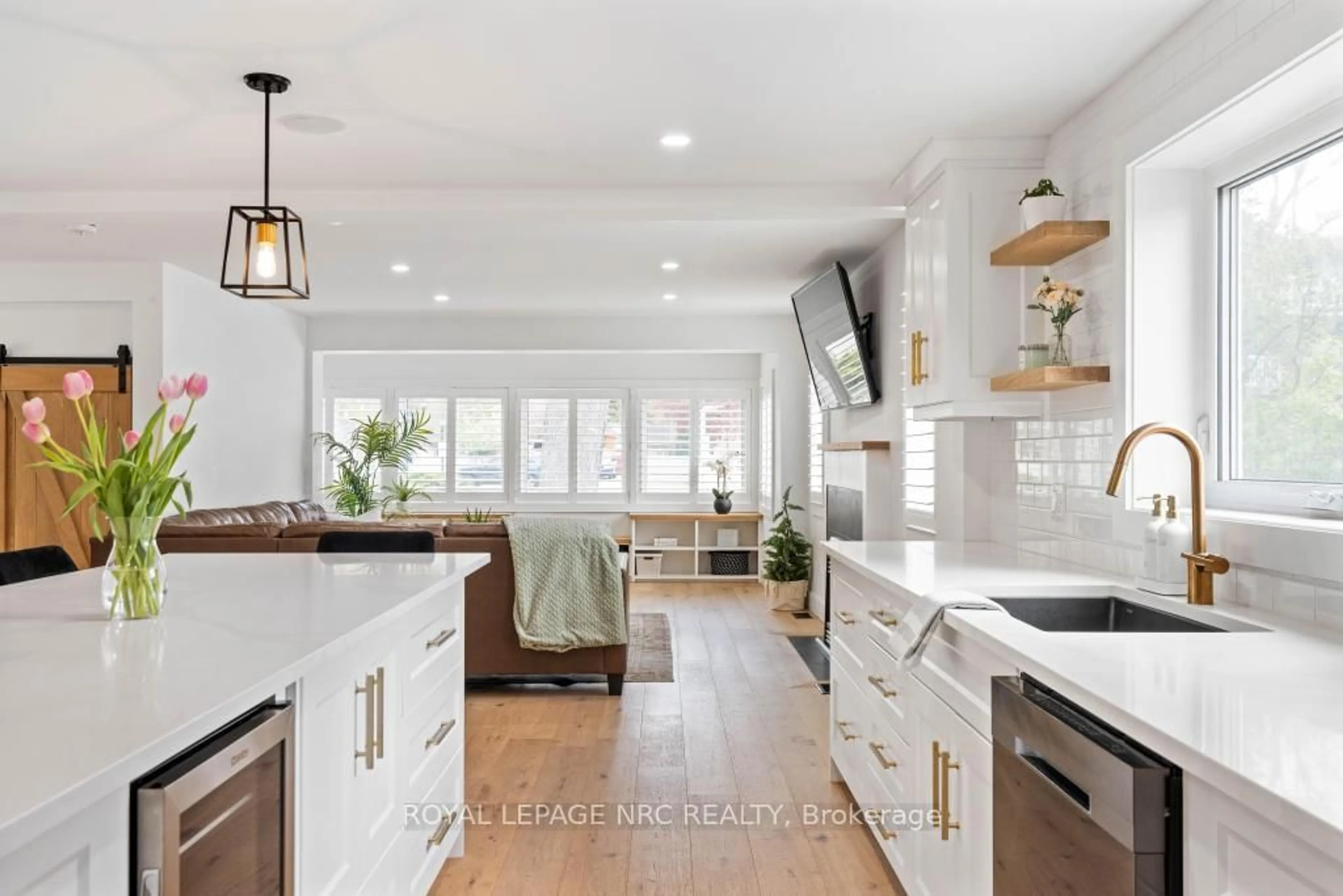 Open concept kitchen, ceramic/tile floor for 27 Ann St, St. Catharines Ontario L2N 5E8