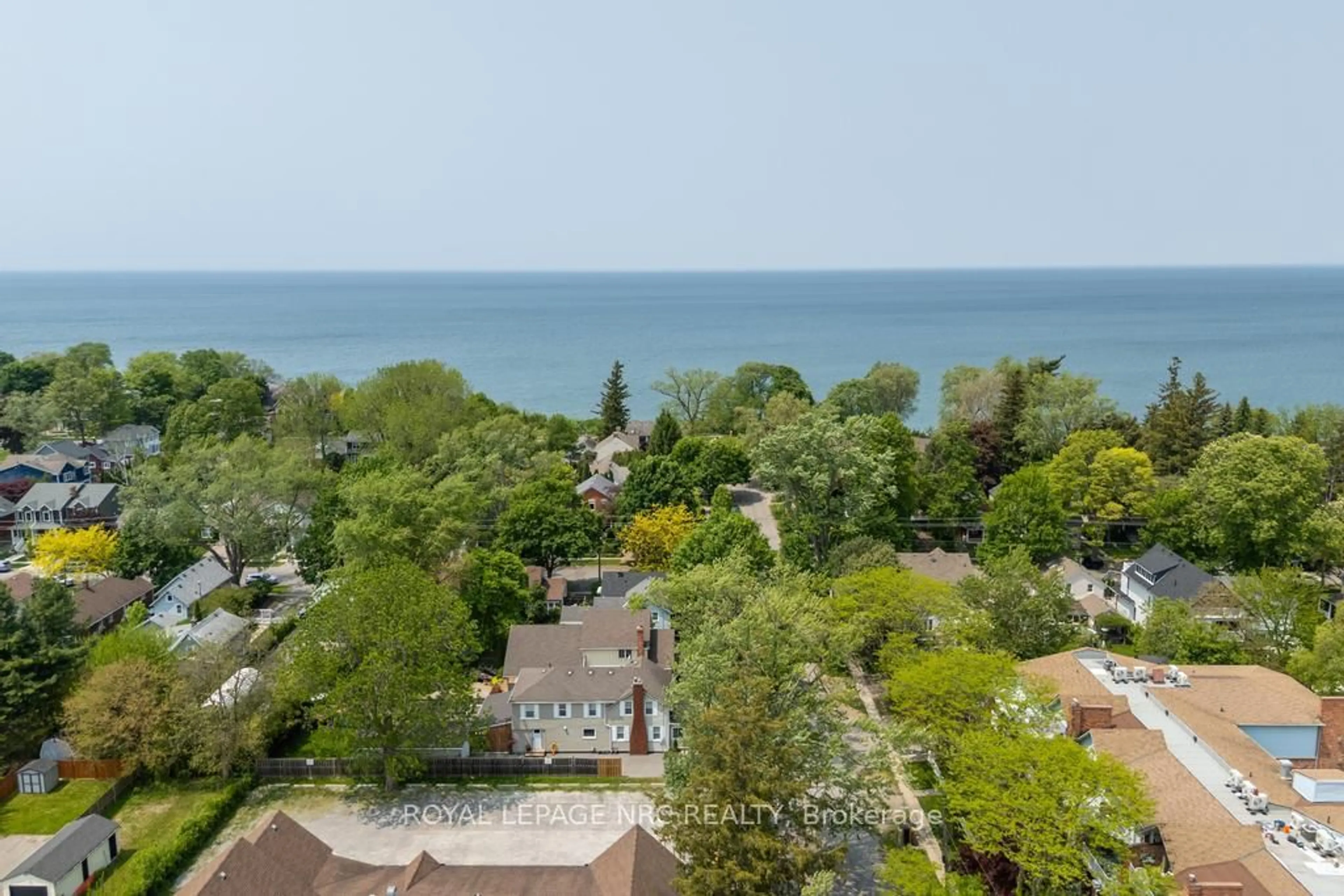 A pic from outside/outdoor area/front of a property/back of a property/a pic from drone, water/lake/river/ocean view for 27 Ann St, St. Catharines Ontario L2N 5E8