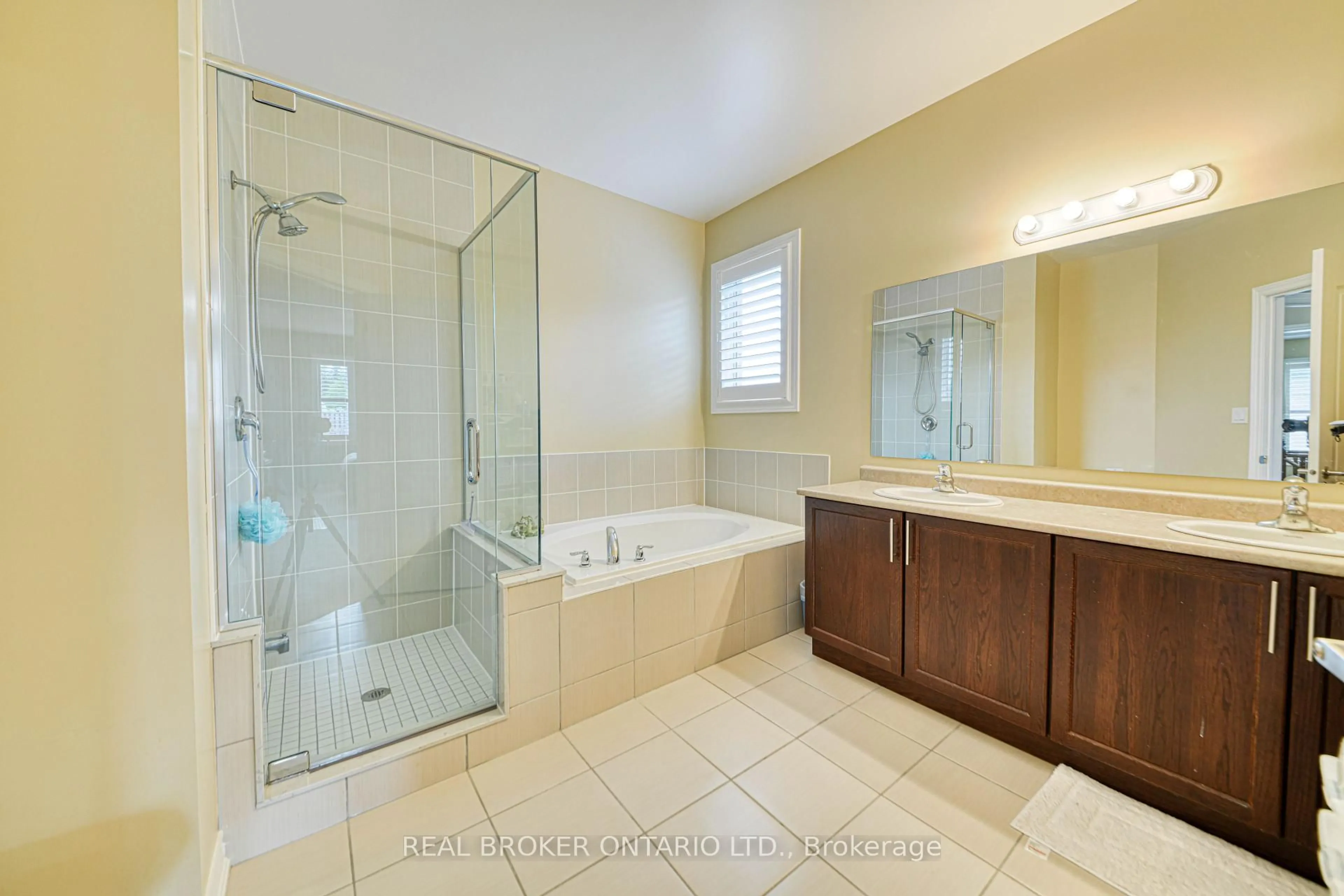 Contemporary bathroom, ceramic/tile floor for 42 Barron Blvd, Kawartha Lakes Ontario K9V 0C4