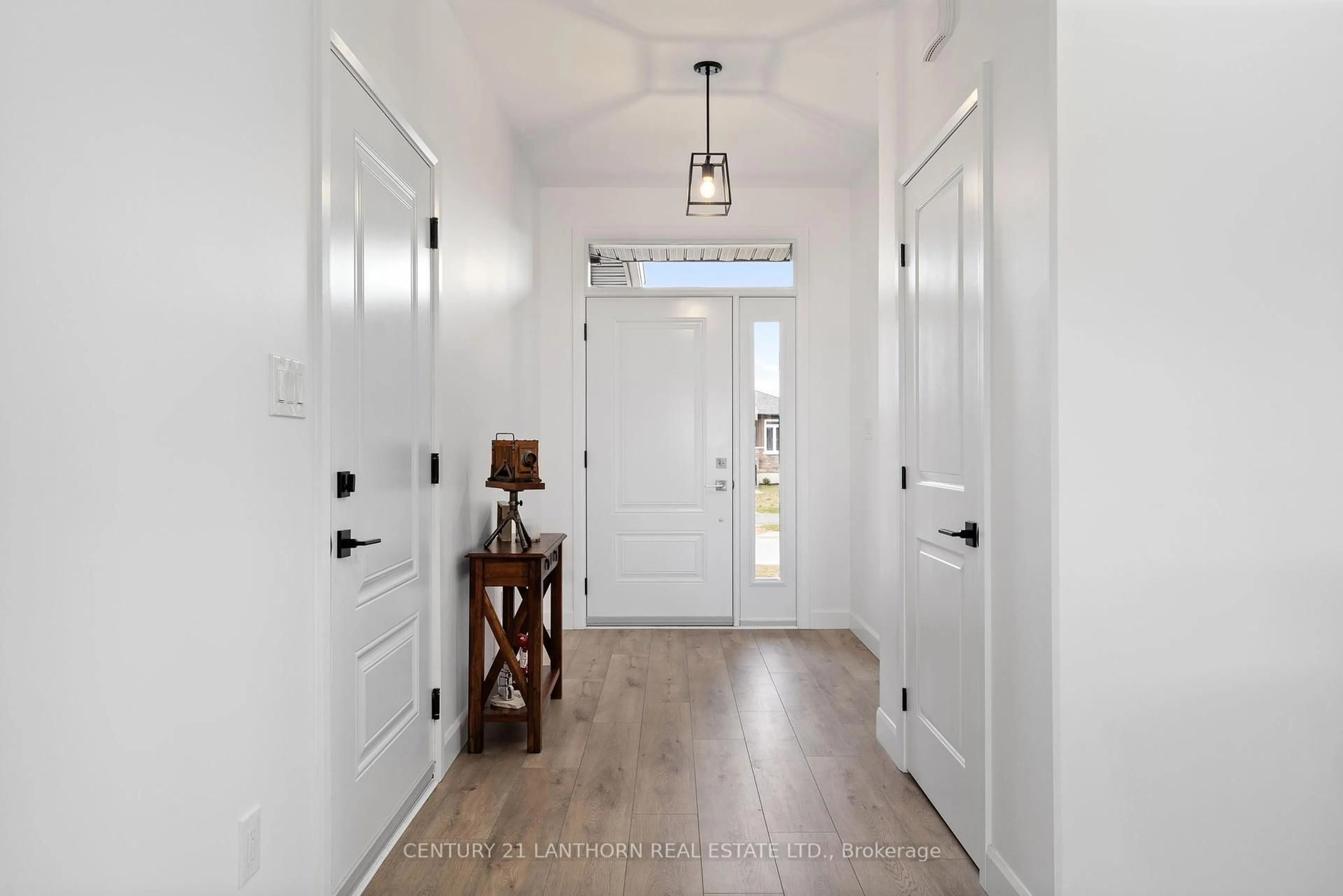 Indoor entryway for 62 Hastings Park Dr, Belleville Ontario K8P 0H7