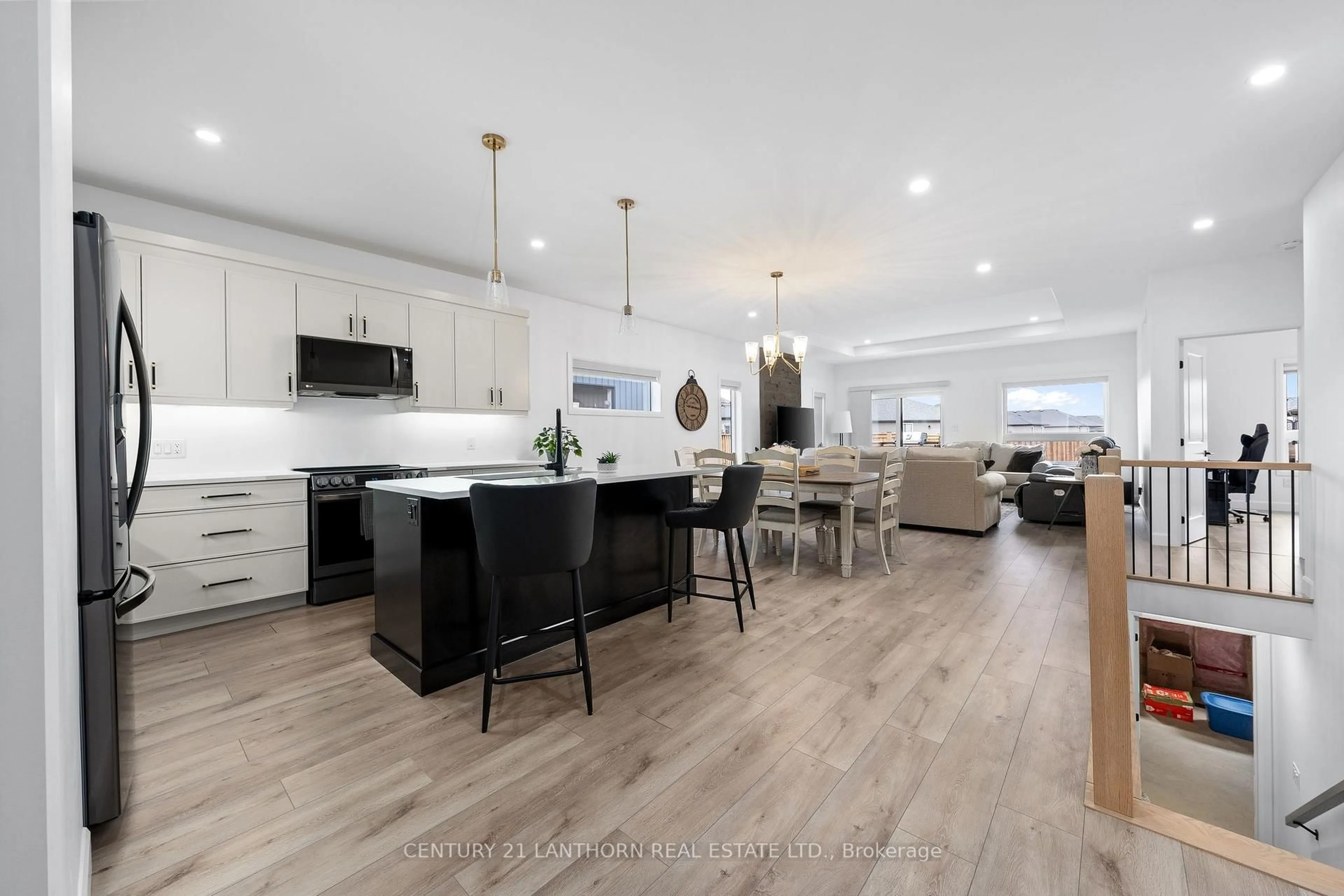 Open concept kitchen, wood/laminate floor for 62 Hastings Park Dr, Belleville Ontario K8P 0H7