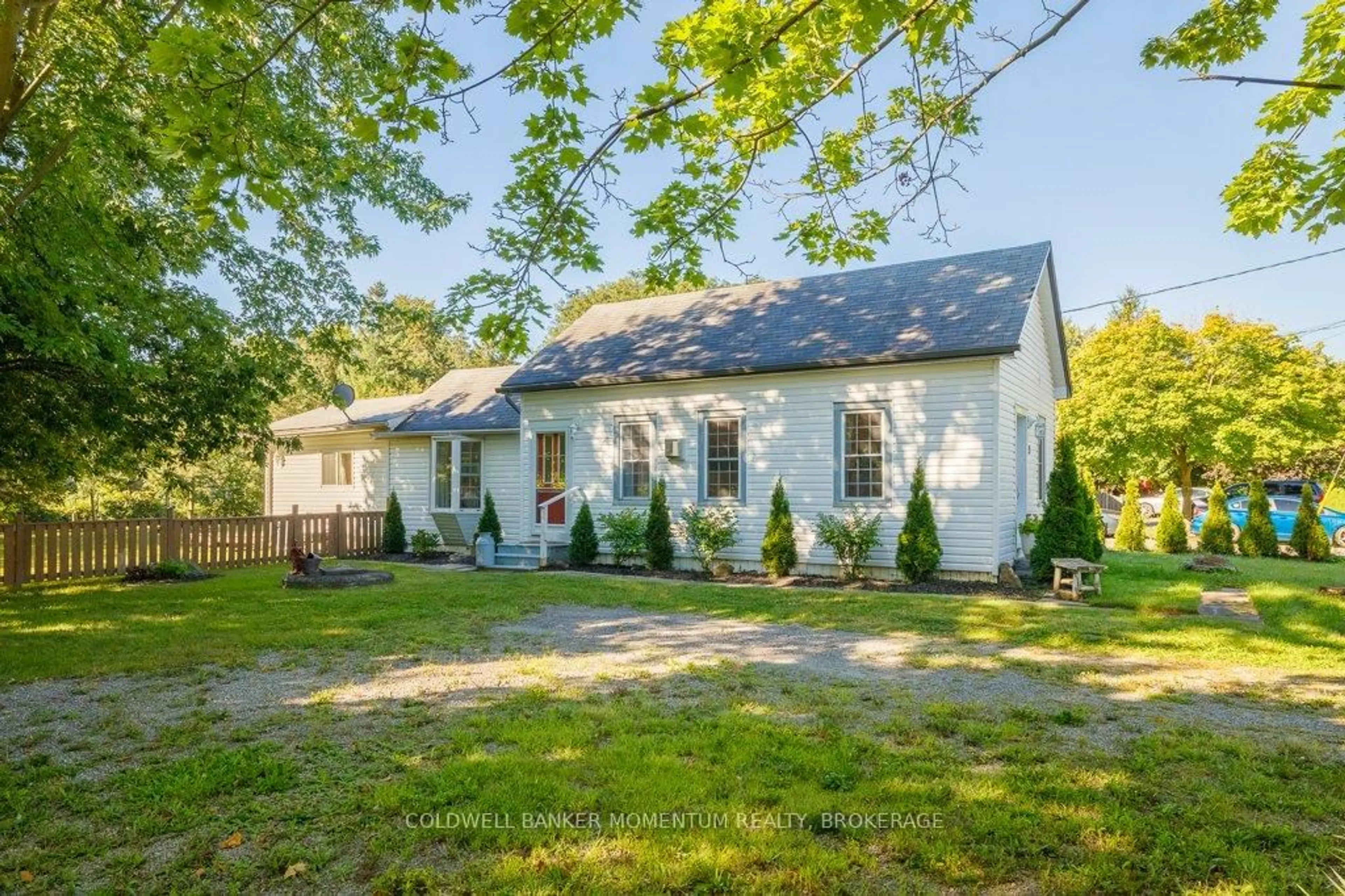 A pic from outside/outdoor area/front of a property/back of a property/a pic from drone, street for 25 Margaret St, Thorold Ontario L0S 1K0