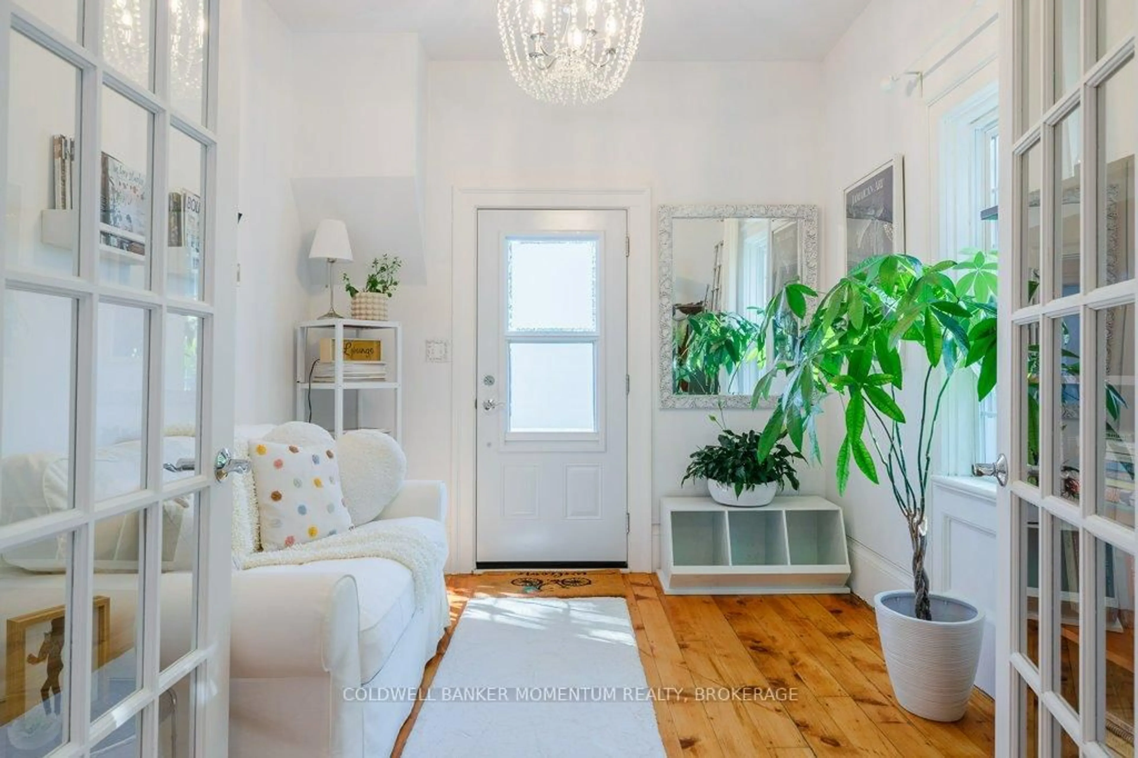 Indoor entryway for 25 Margaret St, Thorold Ontario L0S 1K0