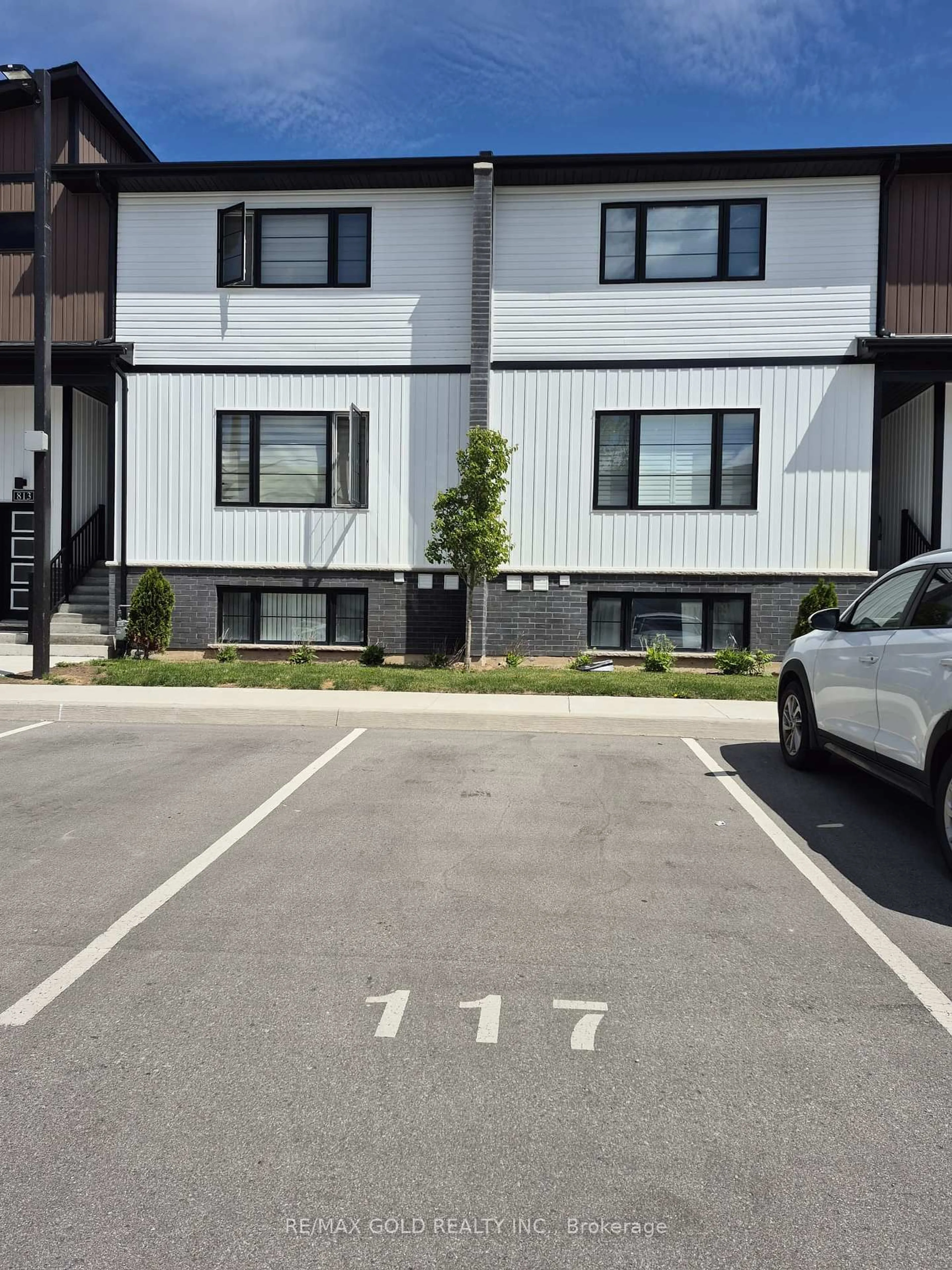 A pic from outside/outdoor area/front of a property/back of a property/a pic from drone, street for 4263 Fourth Ave #812, Niagara Falls Ontario L2E 0C2