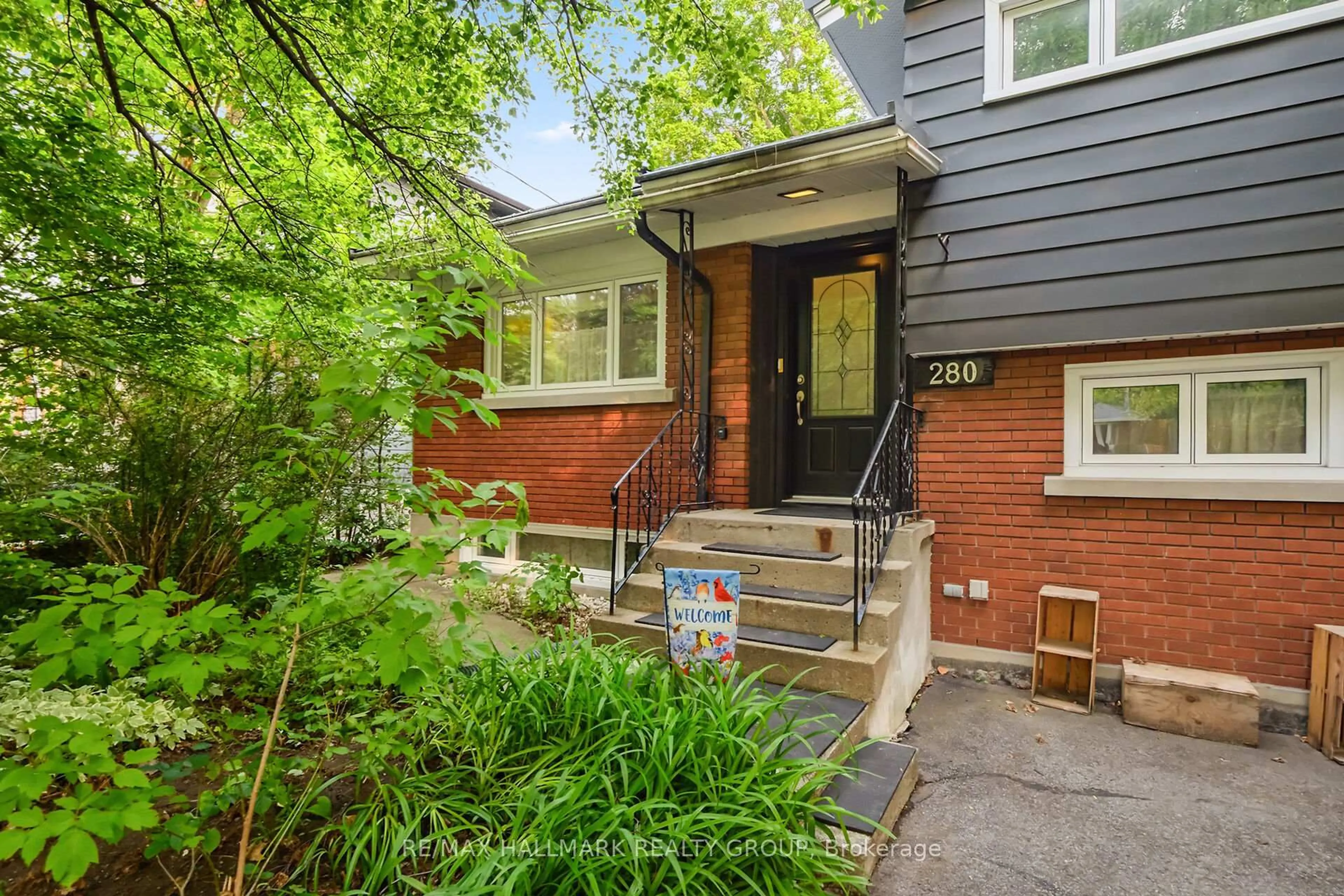 Home with brick exterior material, street for 280 Clare St, Ottawa Ontario K1Z 7E4