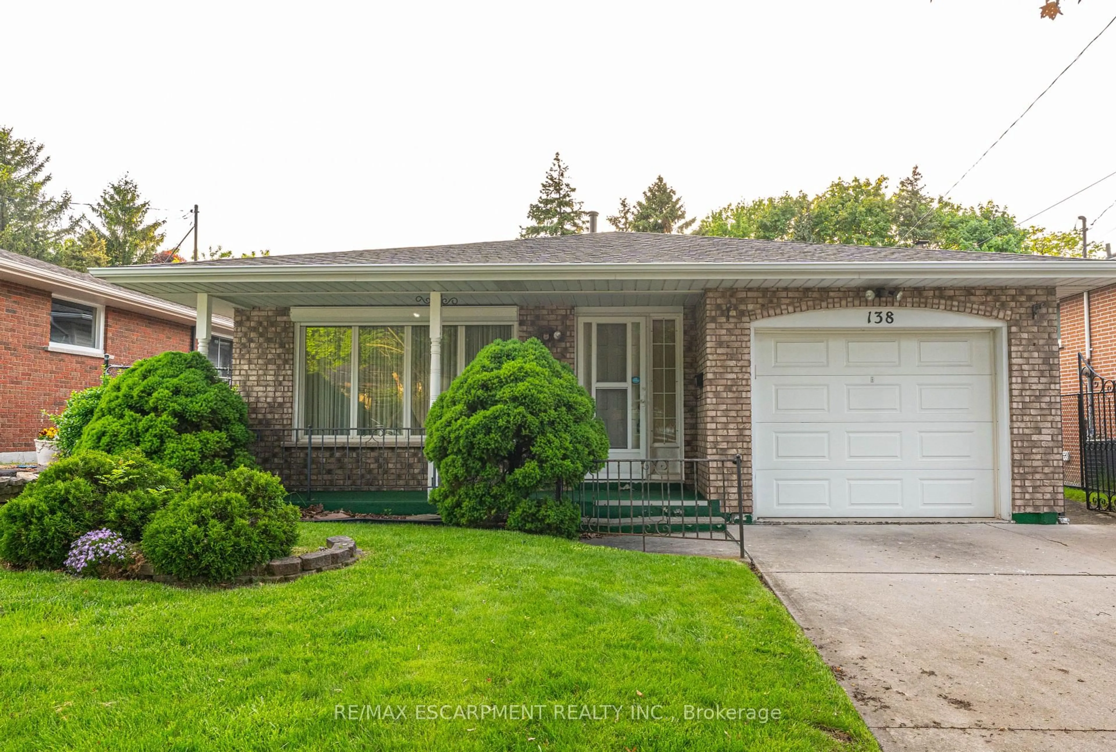 Home with vinyl exterior material, street for 138 San Francisco Ave, Hamilton Ontario L9C 5N9