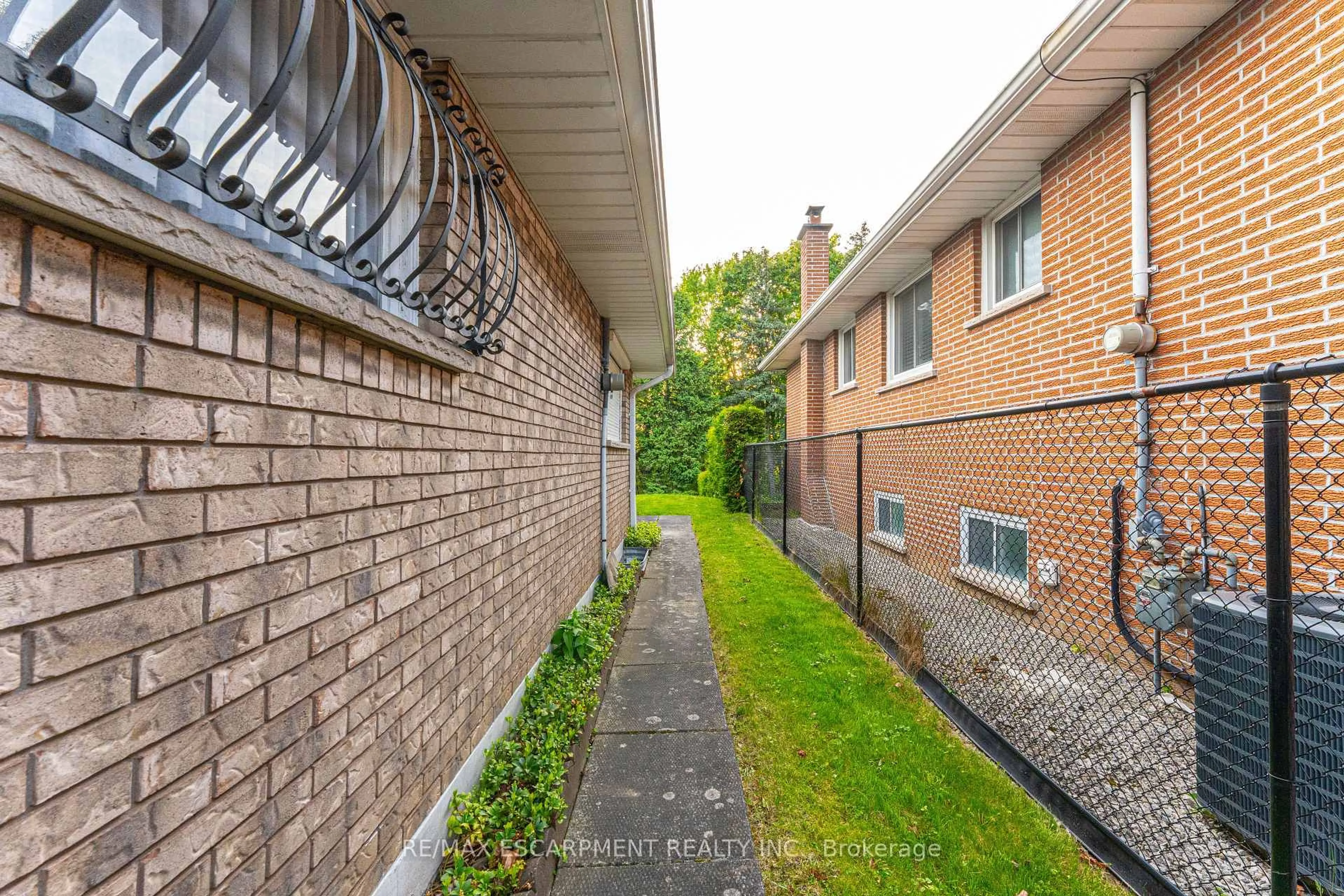 Patio, street for 138 San Francisco Ave, Hamilton Ontario L9C 5N9