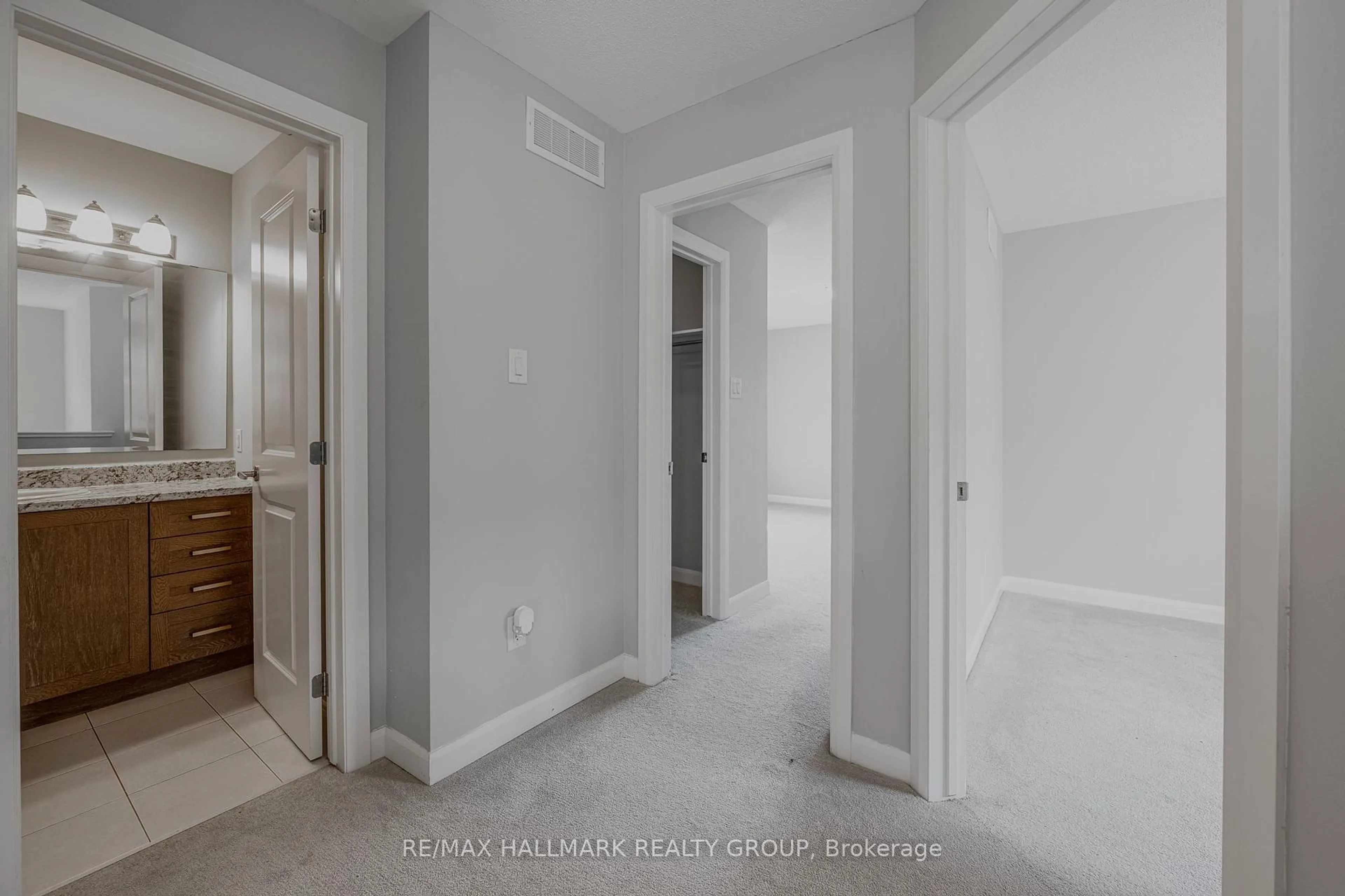 A pic of a room for 646 HAMSA St, Ottawa Ontario K2J 6Z7