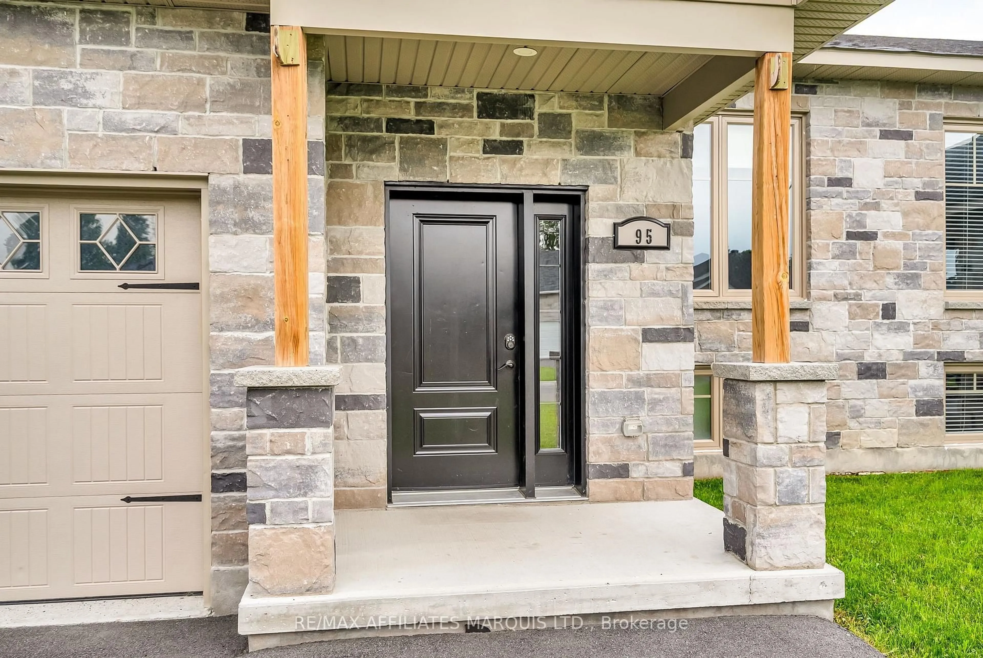 Indoor entryway for 95 French Ave, South Stormont Ontario K0C 1P0