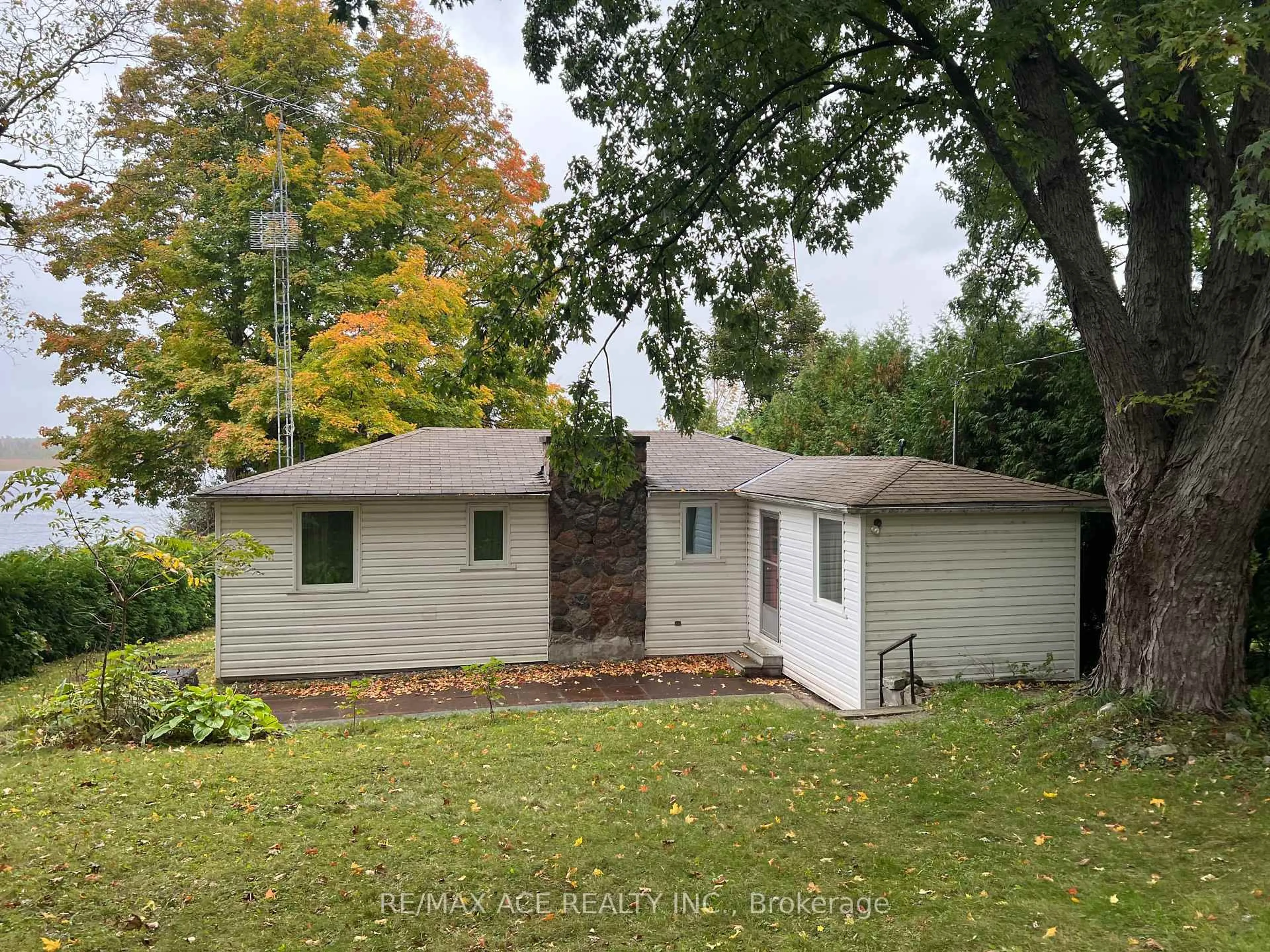 Home with vinyl exterior material, street for 41 North Taylor Rd, Kawartha Lakes Ontario K0M 2B0