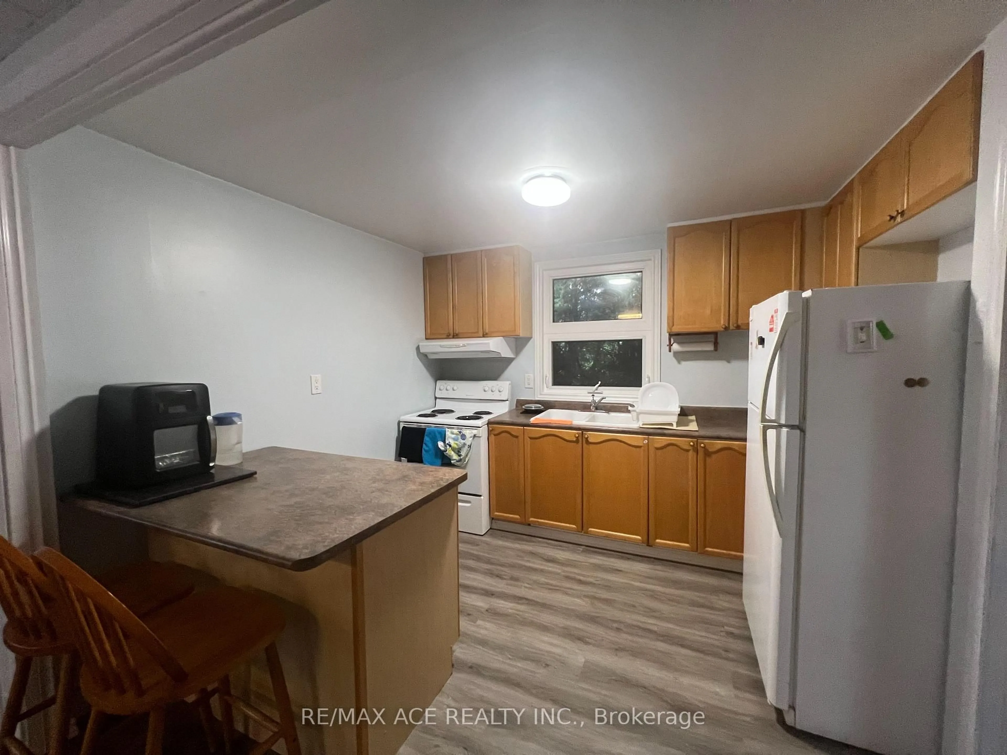 Standard kitchen, unknown for 41 North Taylor Rd, Kawartha Lakes Ontario K0M 2B0