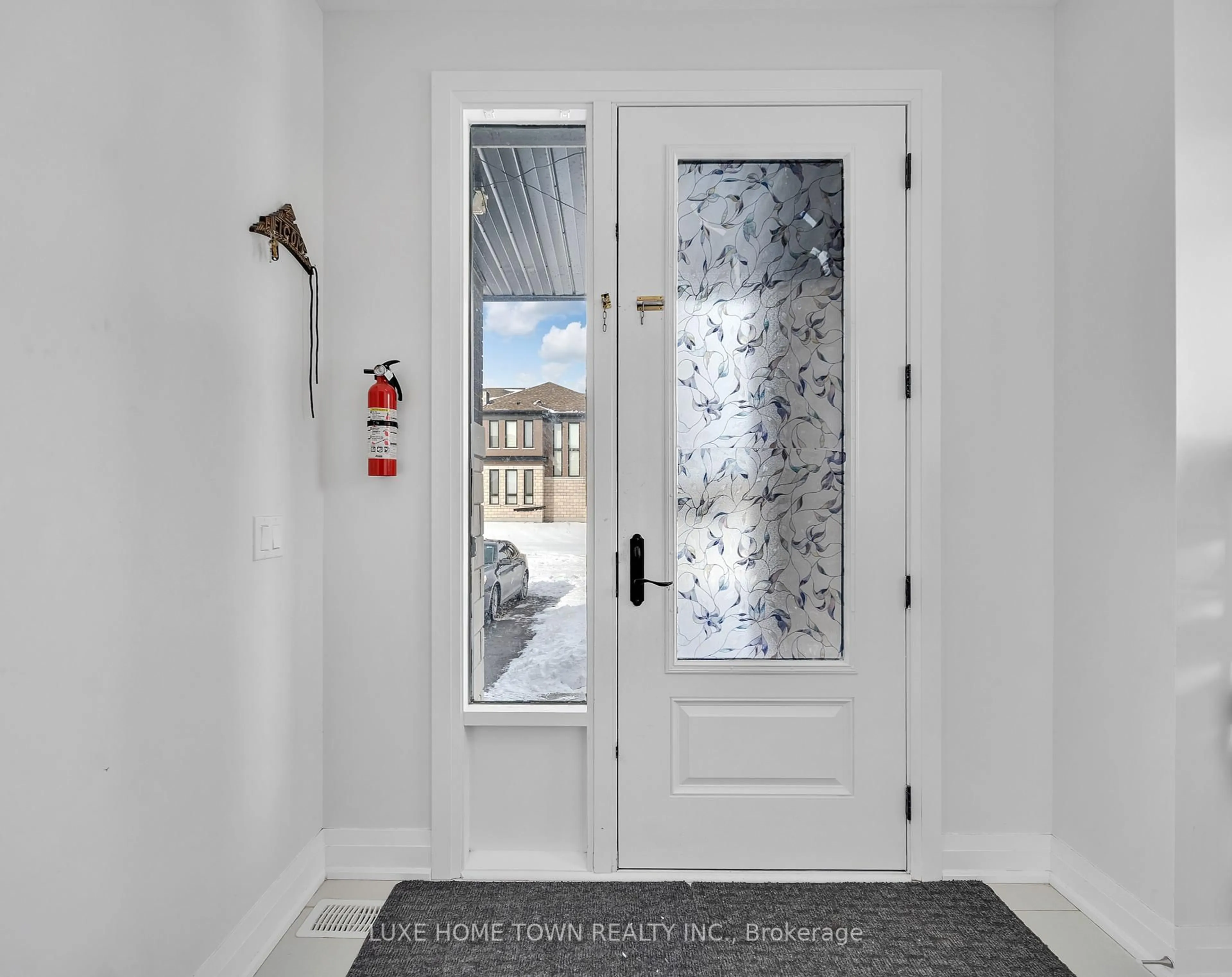 Indoor entryway for 101 Prince Charles Cres, Woodstock Ontario N4T 0N1