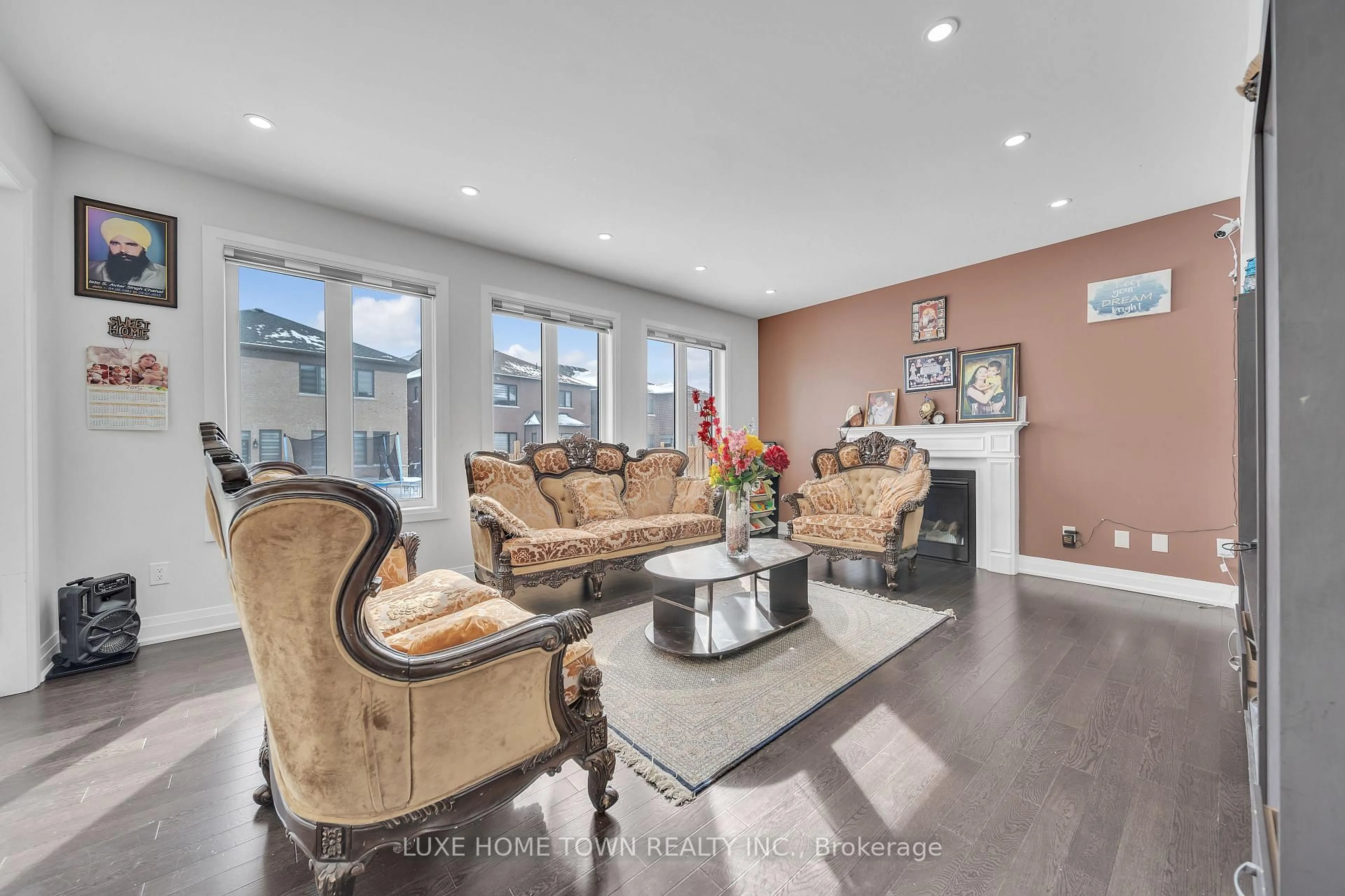 Living room with furniture, unknown for 101 Prince Charles Cres, Woodstock Ontario N4T 0N1