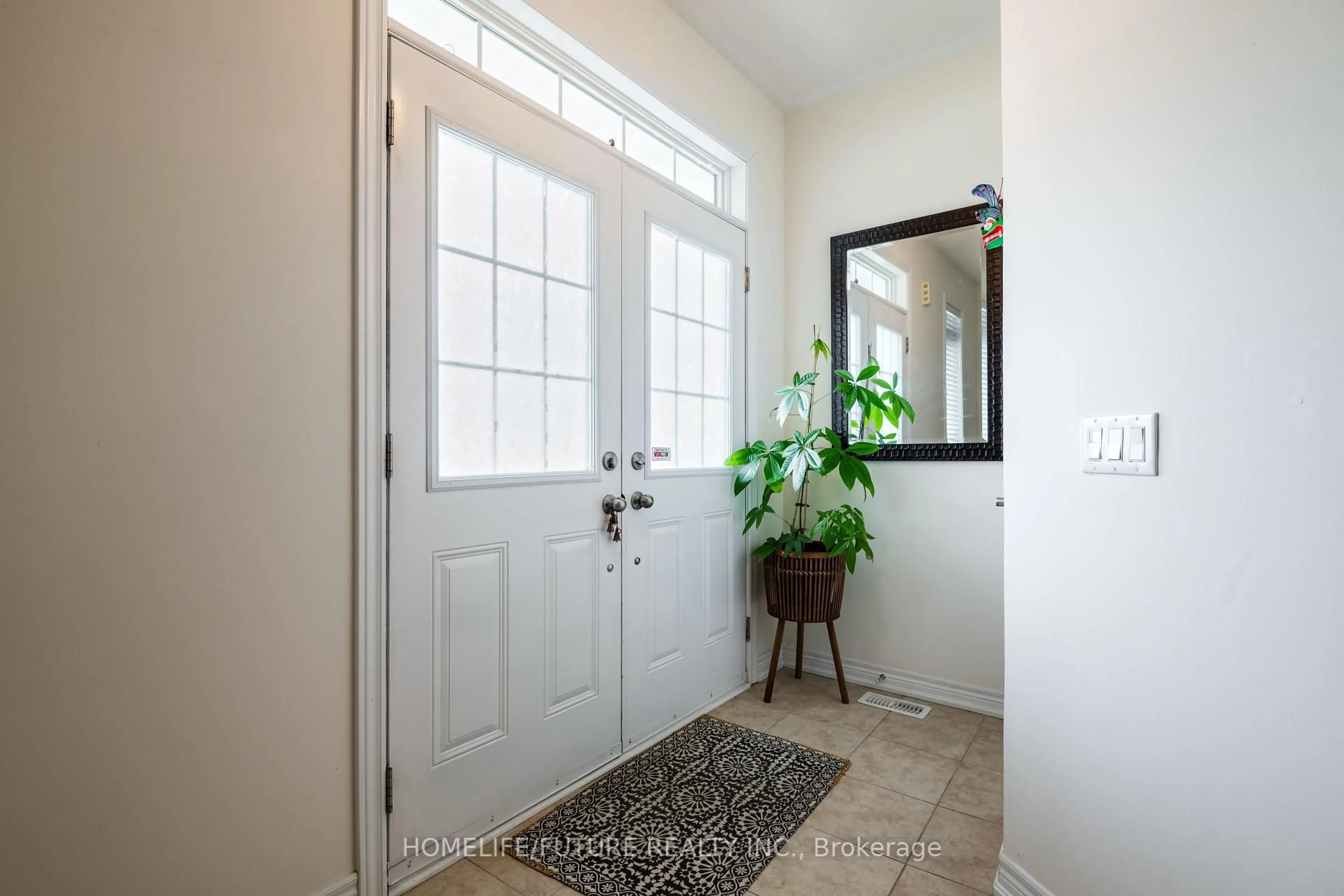 Indoor entryway for 544 Brett St, Shelburne Ontario L9V 3V5