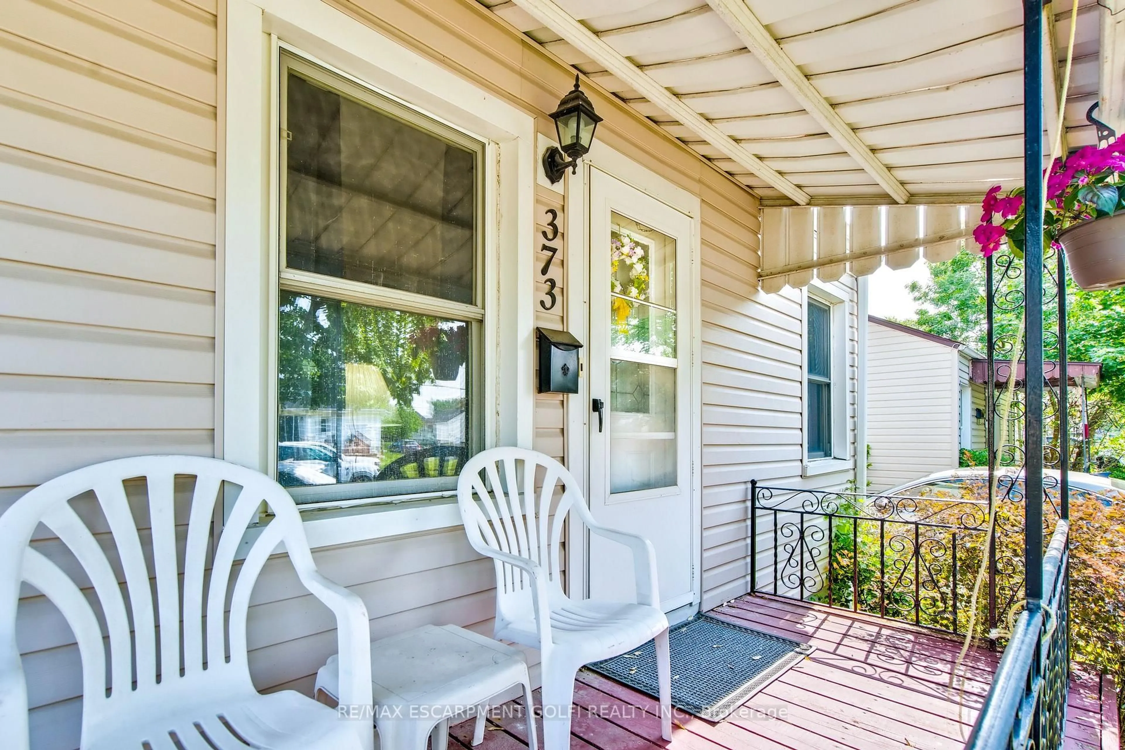 Patio, street for 373 Simpson Ave, Welland Ontario L3B 4Z1