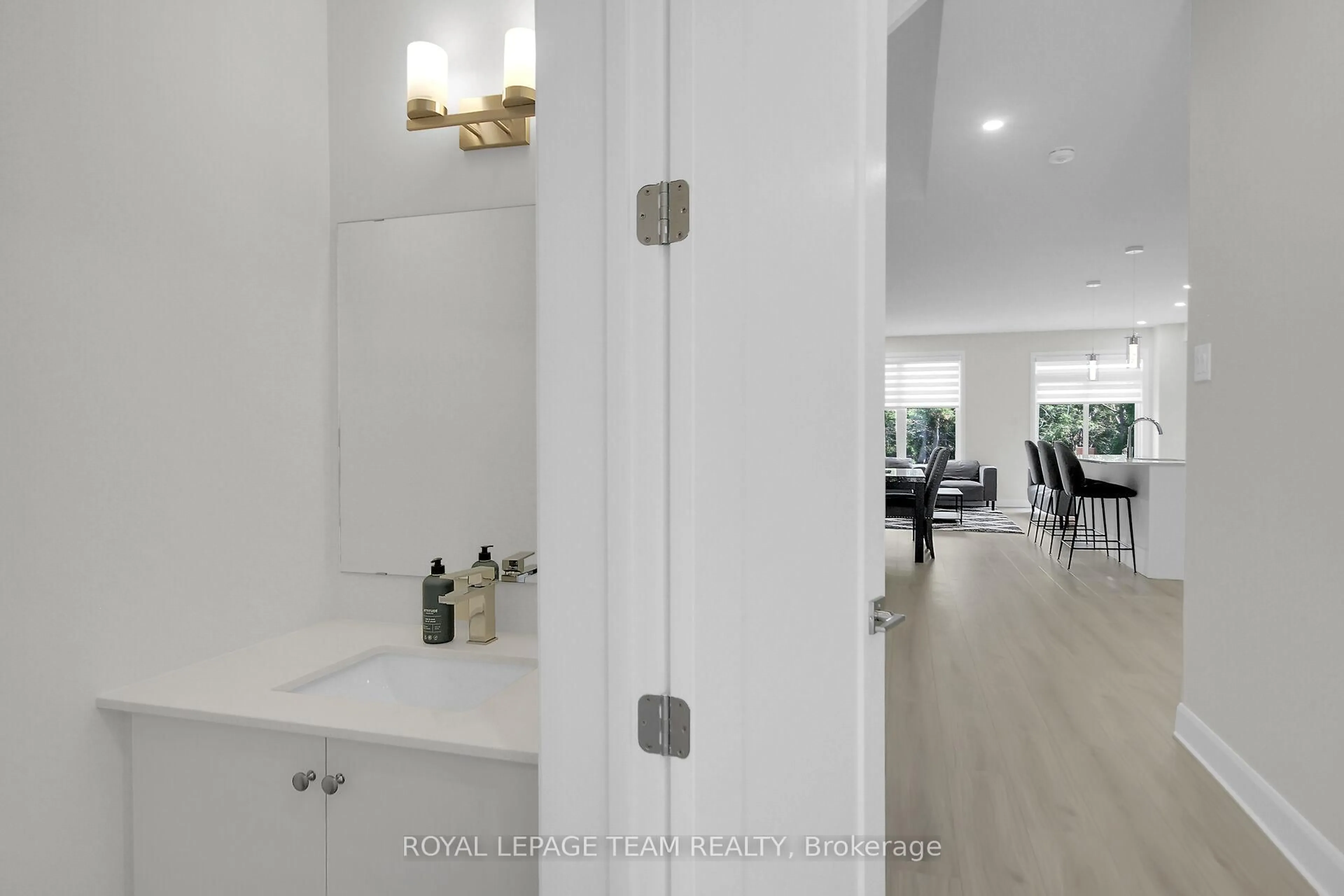 Contemporary bathroom, ceramic/tile floor for 117 Succession Crt, Stittsville Ontario K2S 2Z8