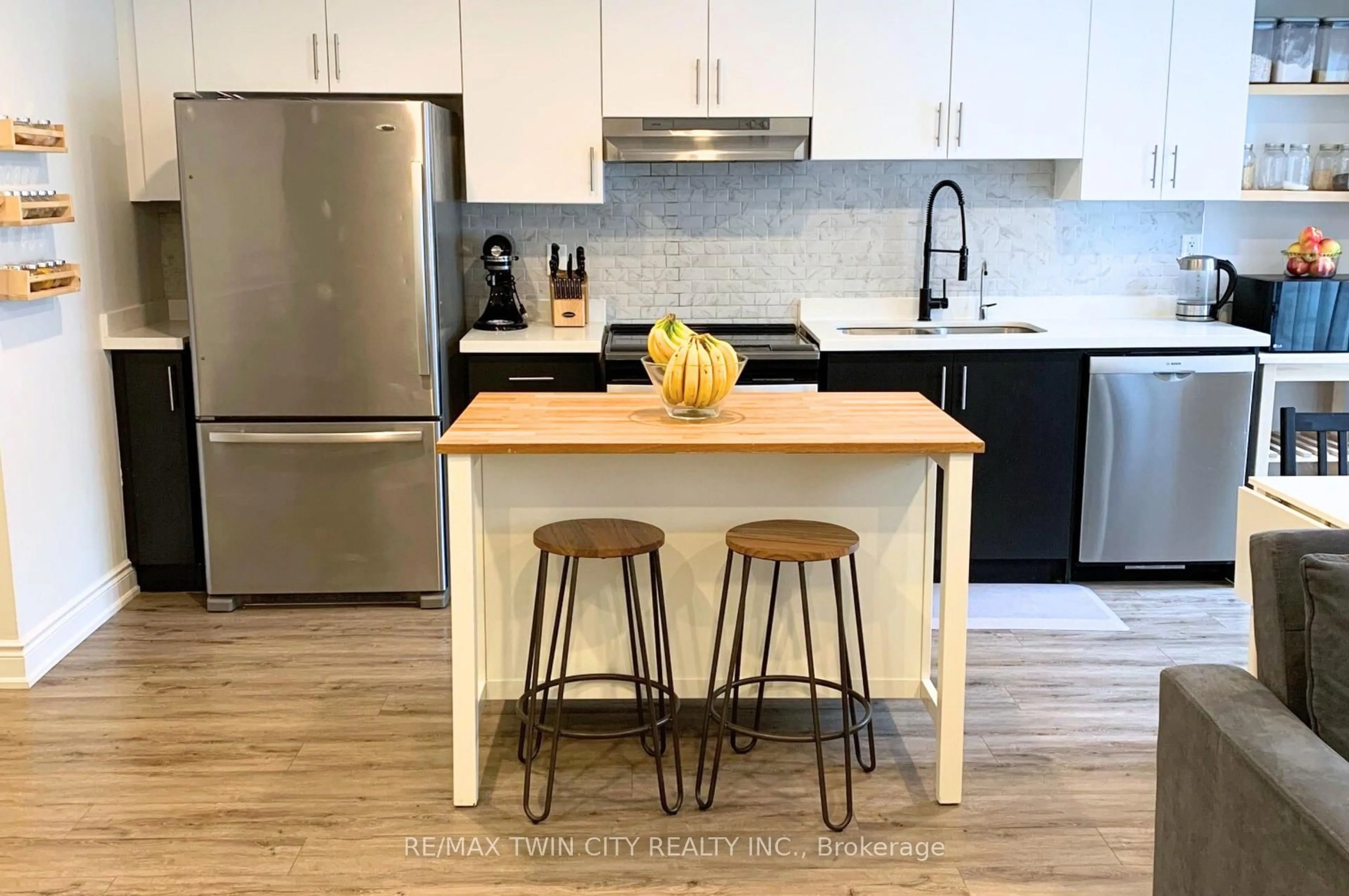 Open concept kitchen, wood/laminate floor for 420 Linden Dr #21, Cambridge Ontario N3H 0C6
