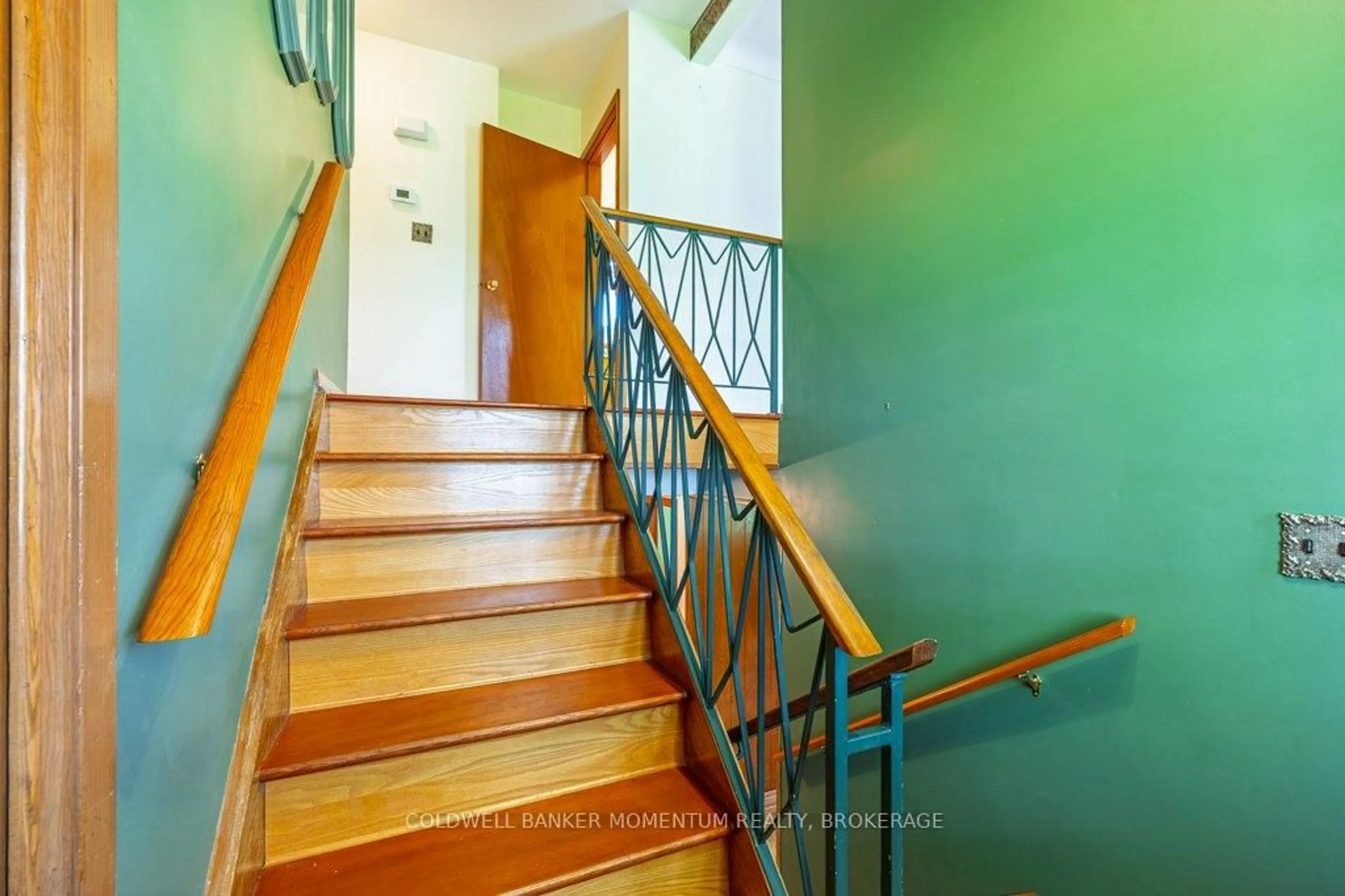 Stairs for 82 Mcdonald Ave, Thorold Ontario L2V 3E7