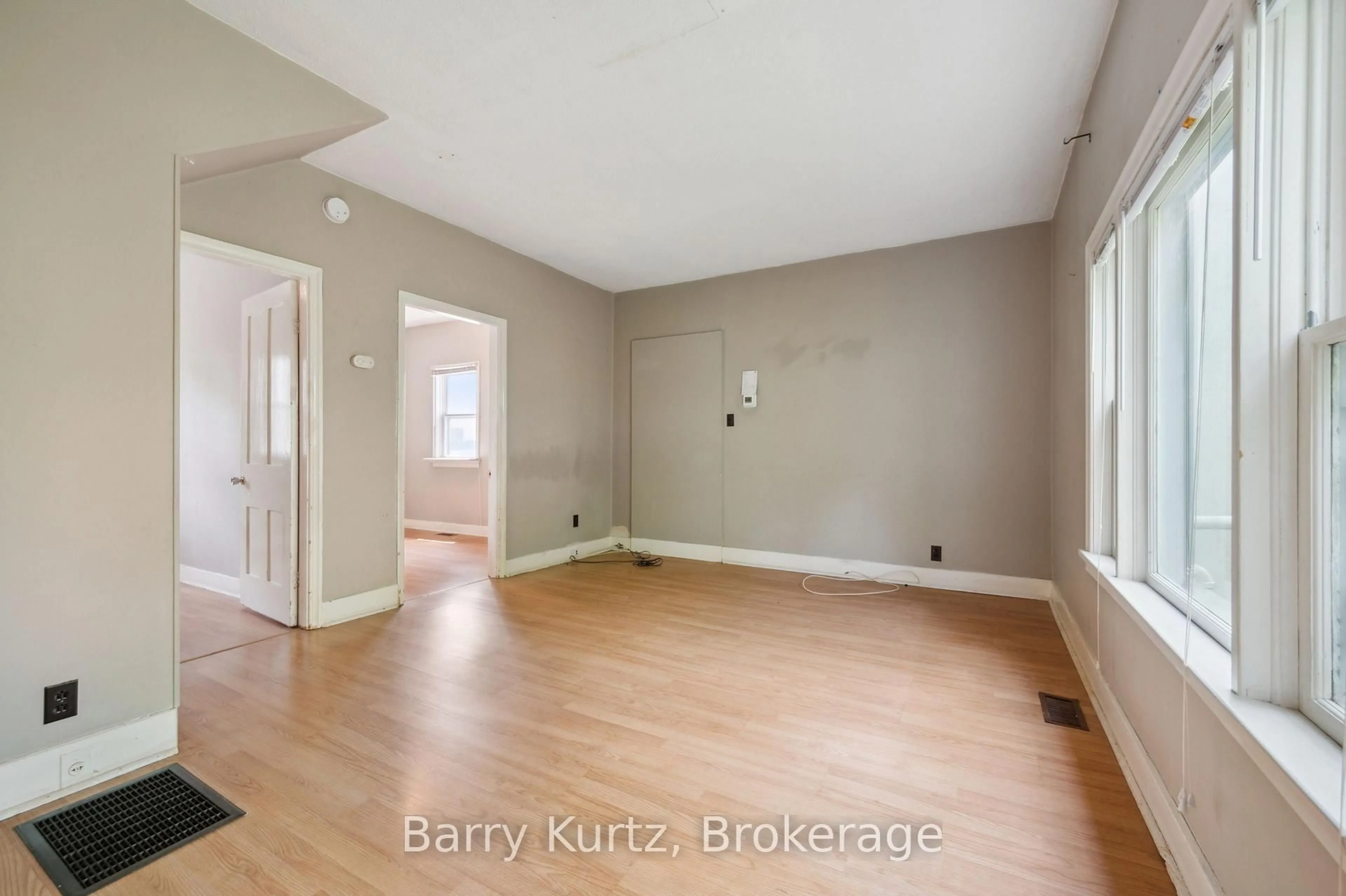 A pic of a room for 79 Arthur St, Guelph Ontario N1E 4T9