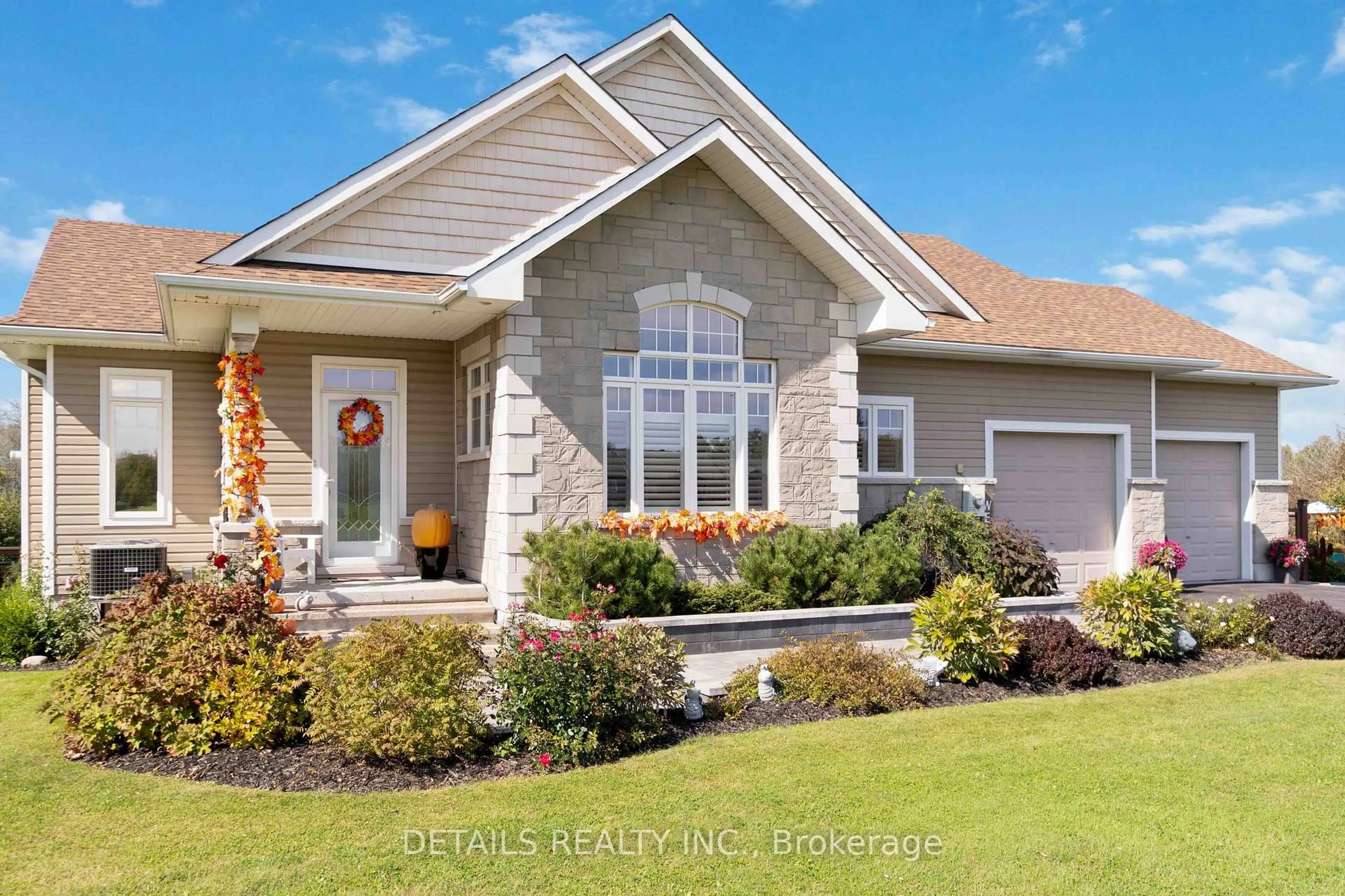 Home with vinyl exterior material, street for 176 Malcolms Way, Smiths Falls Ontario K7A 4S7
