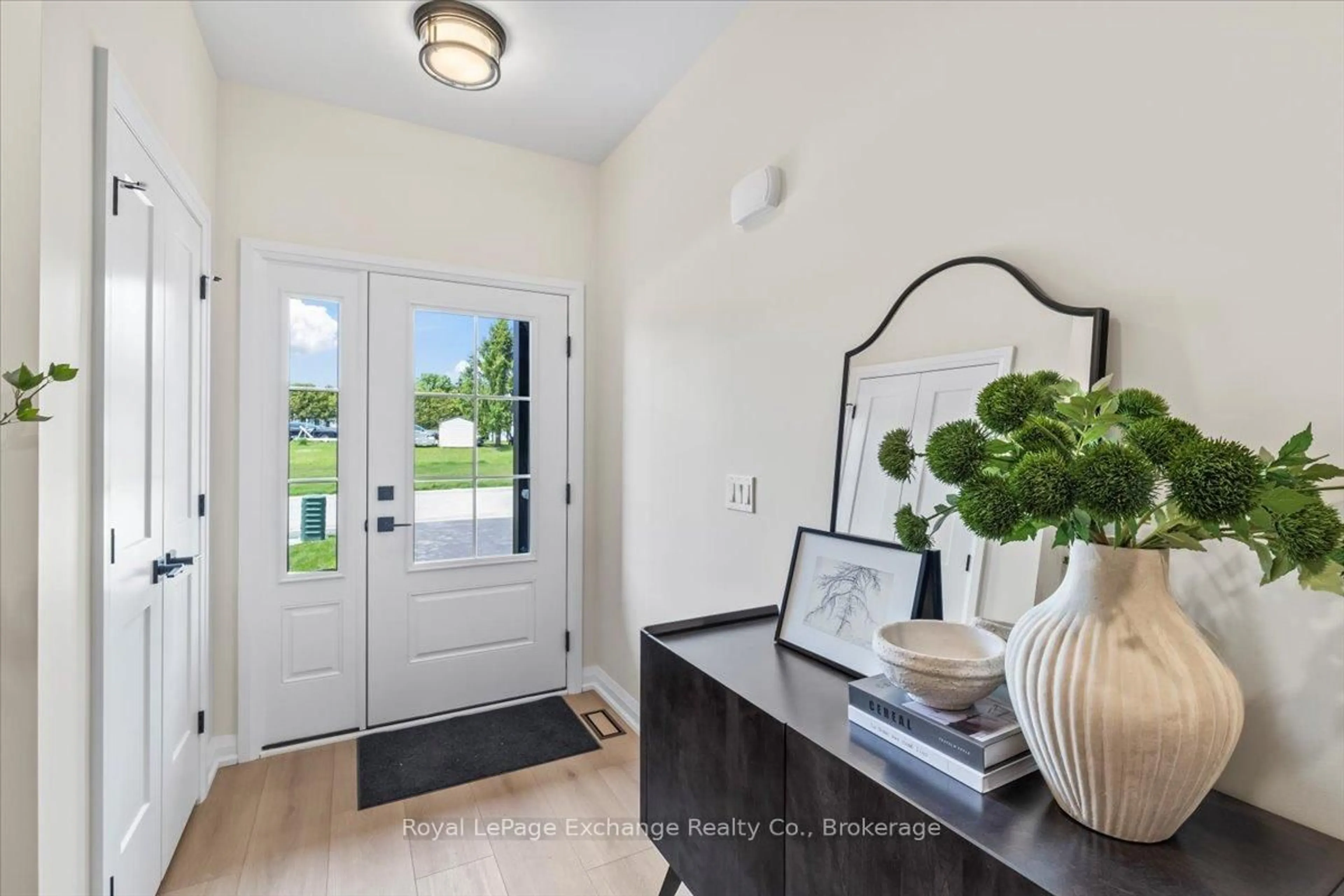 Indoor entryway for 313 Arnaud St #6, Arran-Elderslie Ontario N0G 2N0