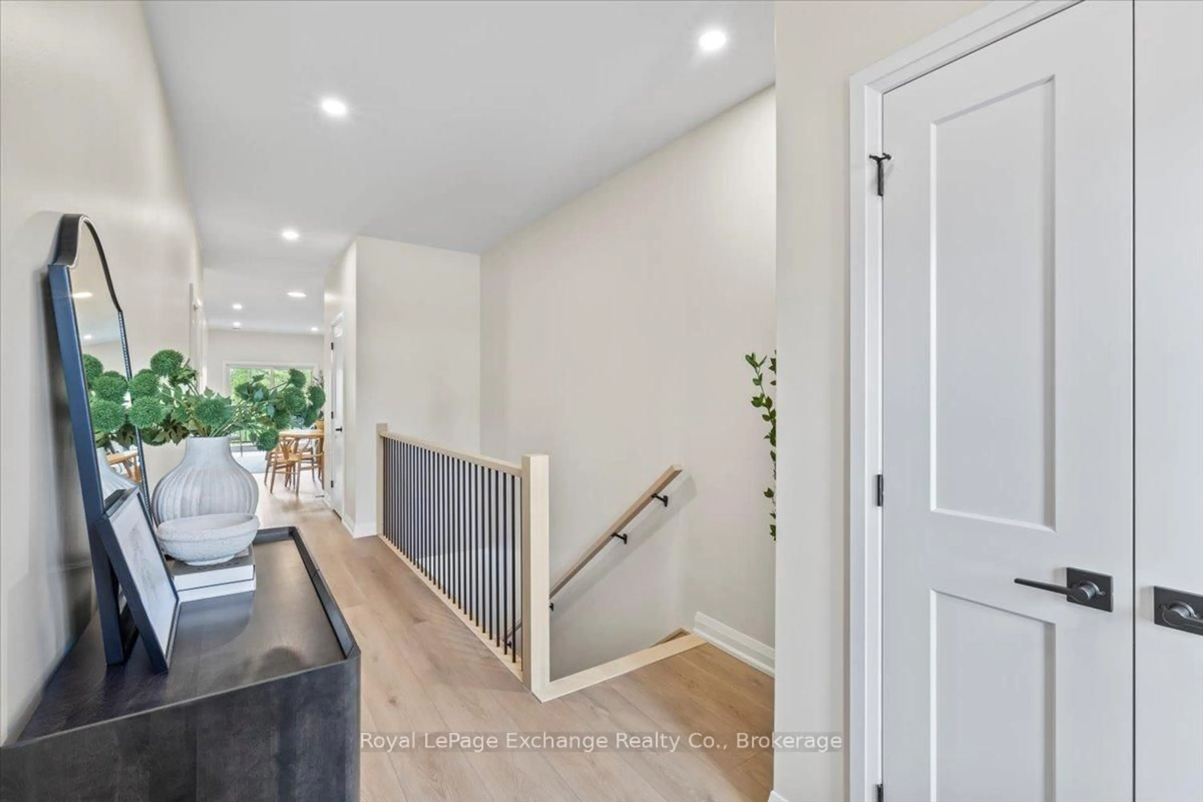 Indoor entryway for 313 Arnaud St #6, Arran-Elderslie Ontario N0G 2N0