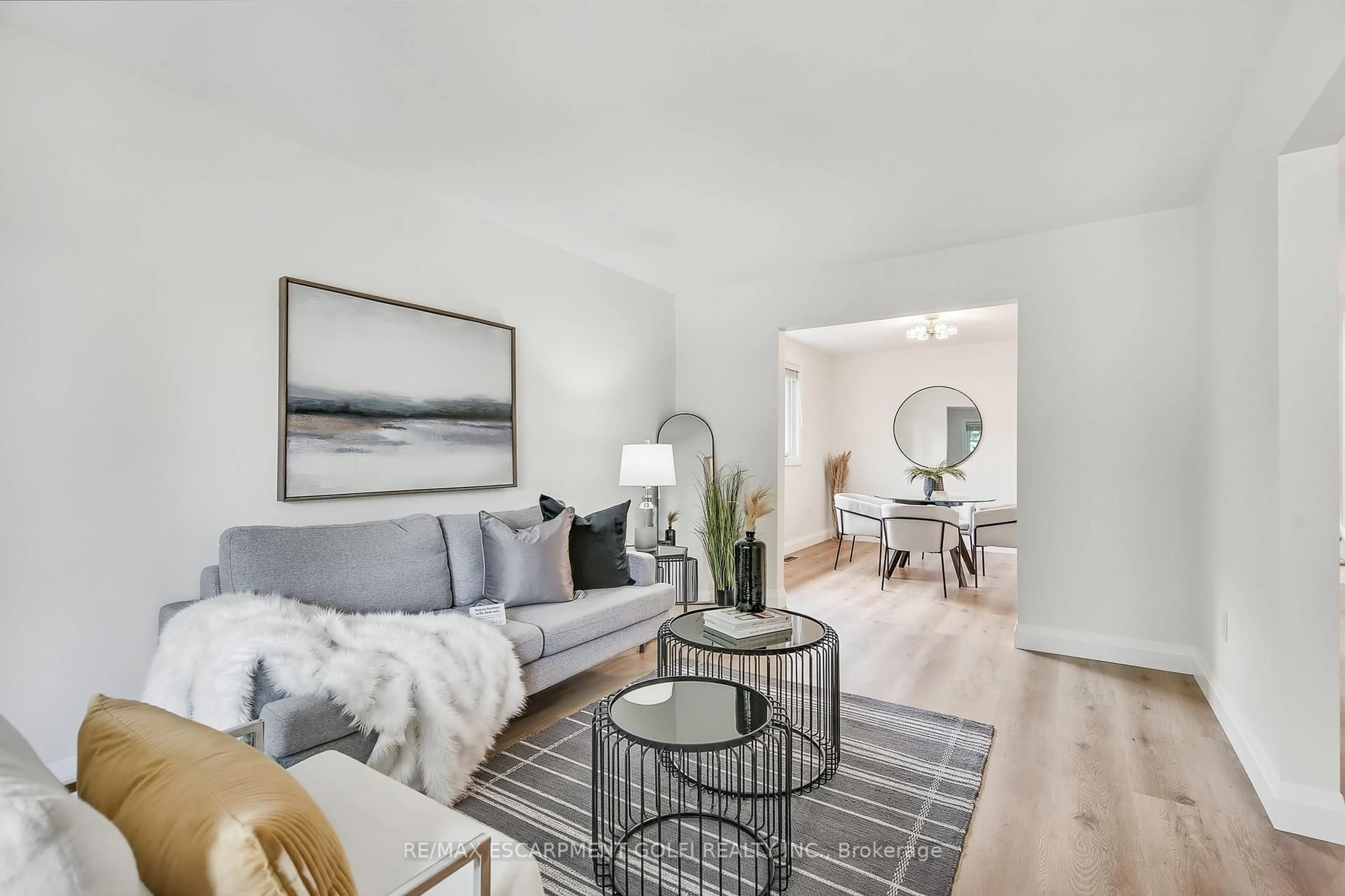Living room with furniture, unknown for 38 Pinewoods Dr, Hamilton Ontario L8J 2T5
