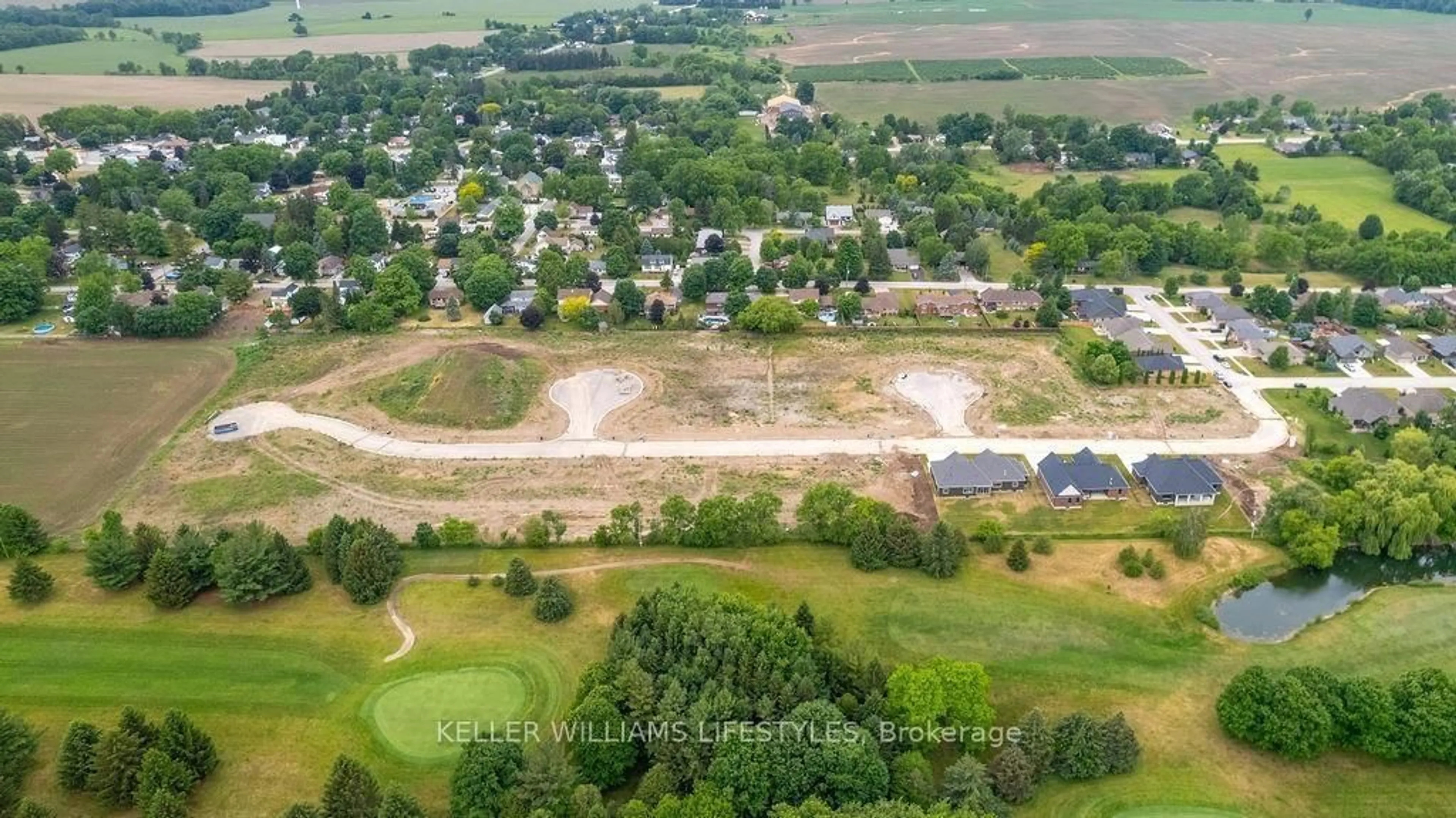 A pic from outside/outdoor area/front of a property/back of a property/a pic from drone, street for 28 ALEXANDER Gate, Lambton Shores Ontario N0M 1B0