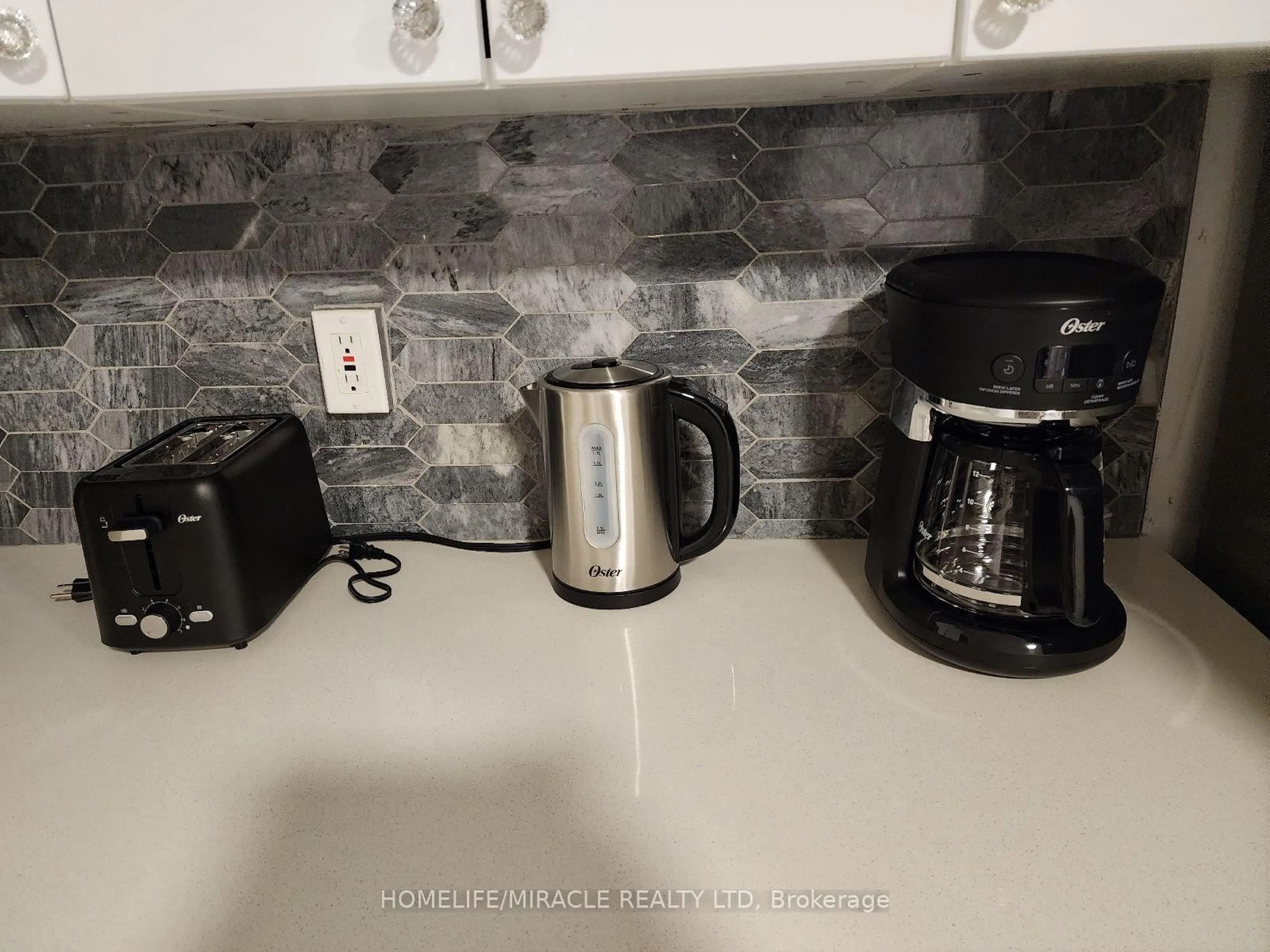 Standard kitchen, unknown for 87 westmount Rd, Waterloo Ontario N2L 2R7