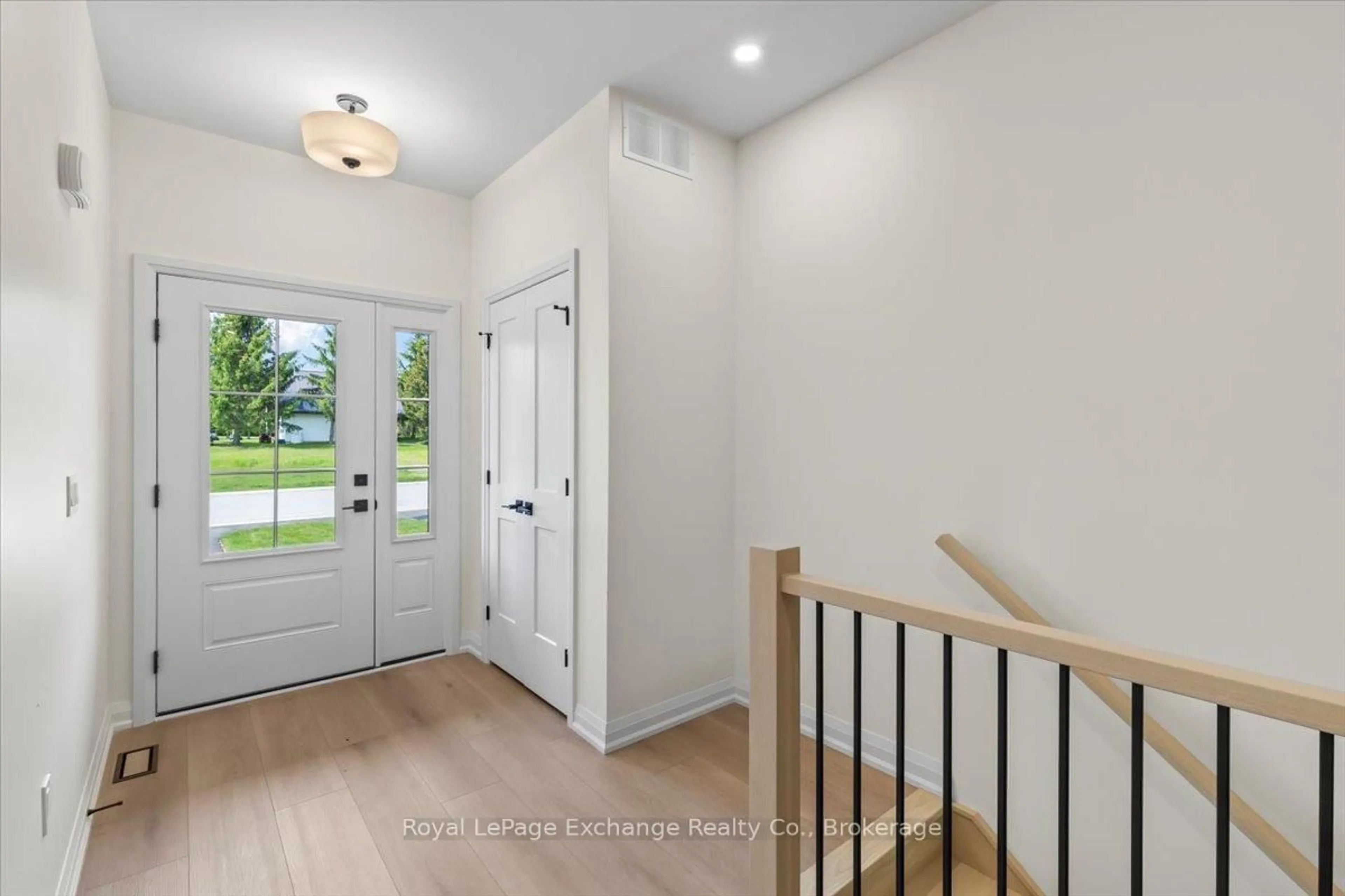 Indoor entryway for 307 Arnaud St #3, Arran-Elderslie Ontario N0G 2N0
