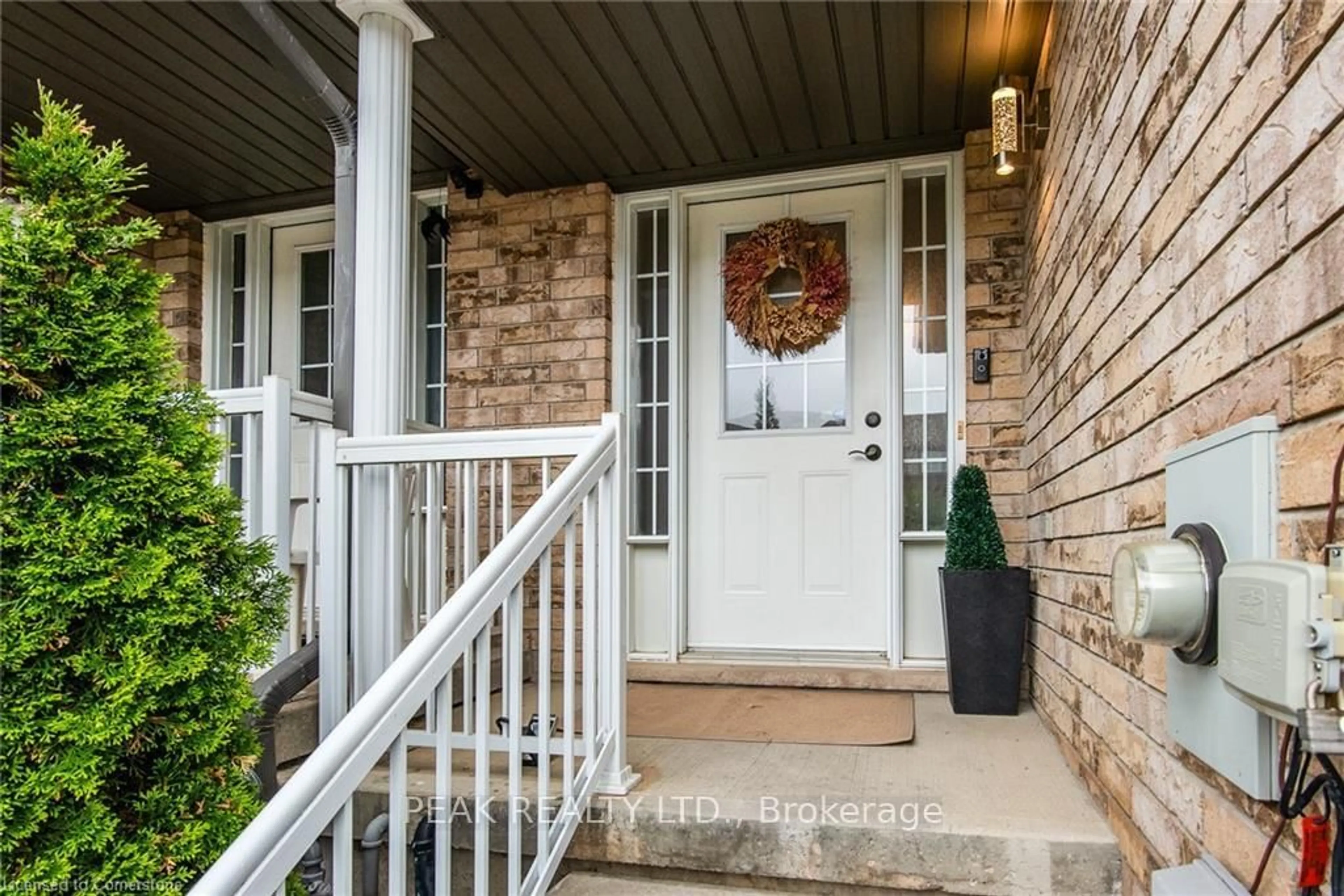 Indoor entryway for 11 MADELEINE St, Kitchener Ontario N2R 1V6