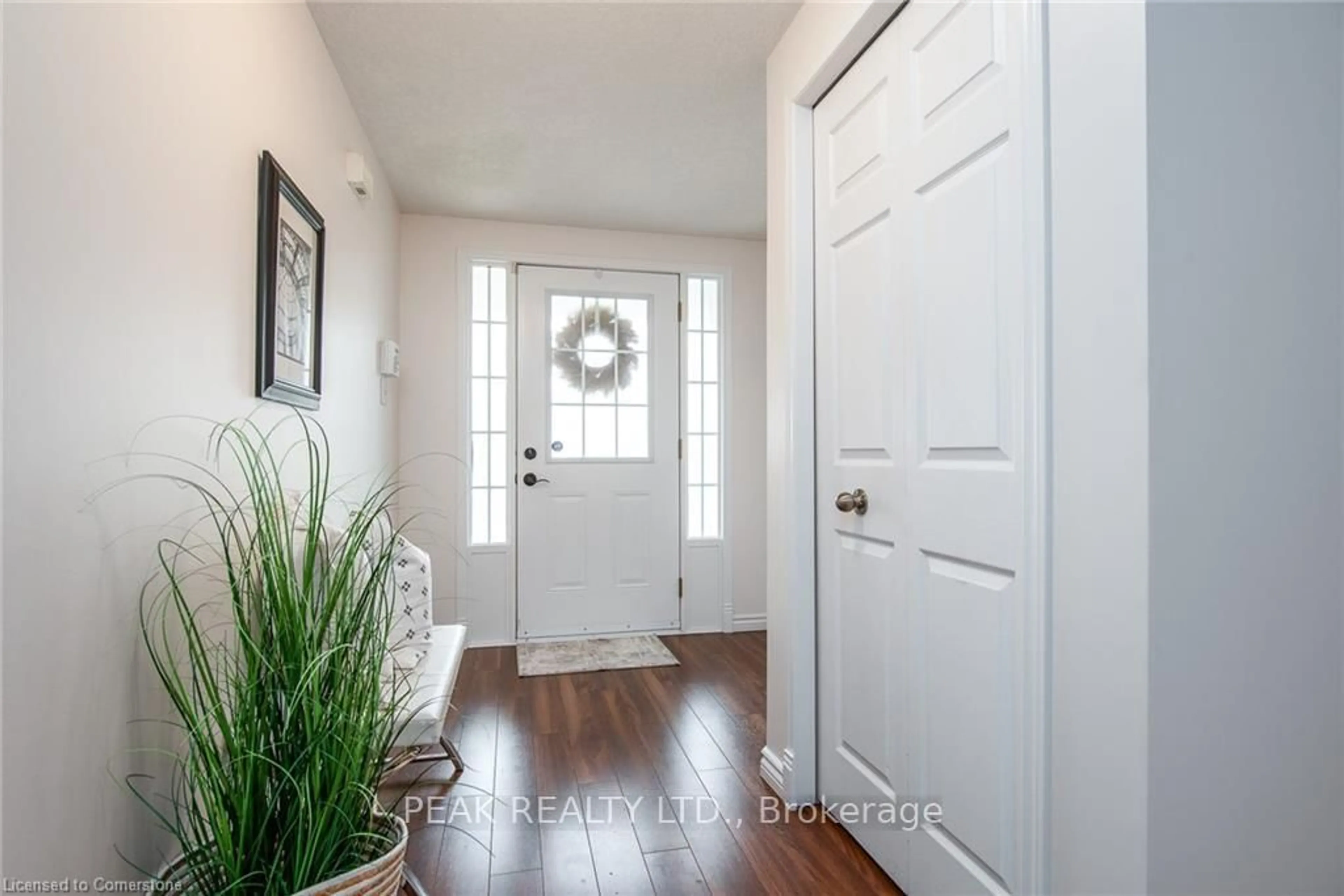 Indoor entryway for 11 MADELEINE St, Kitchener Ontario N2R 1V6
