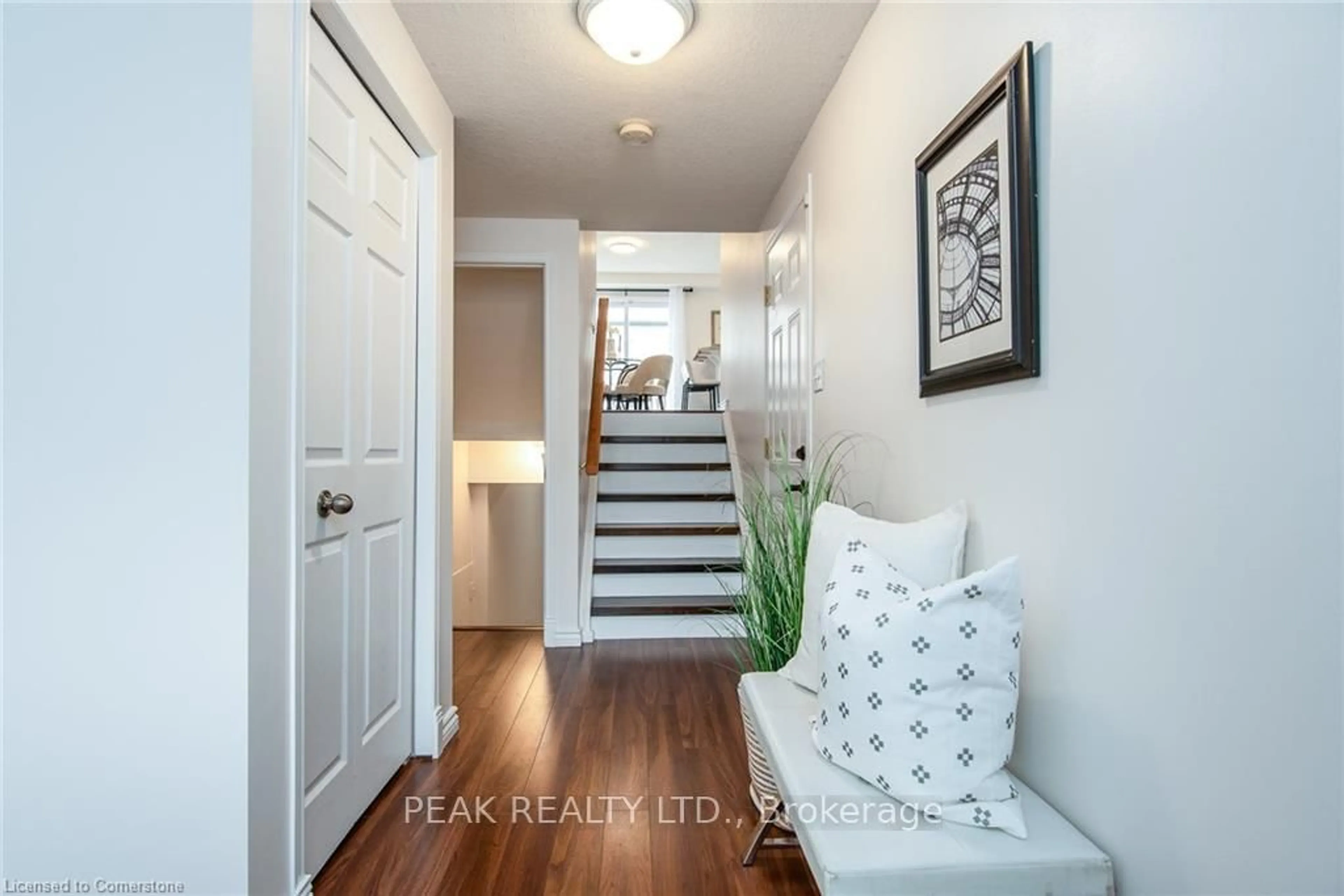 Indoor entryway for 11 MADELEINE St, Kitchener Ontario N2R 1V6