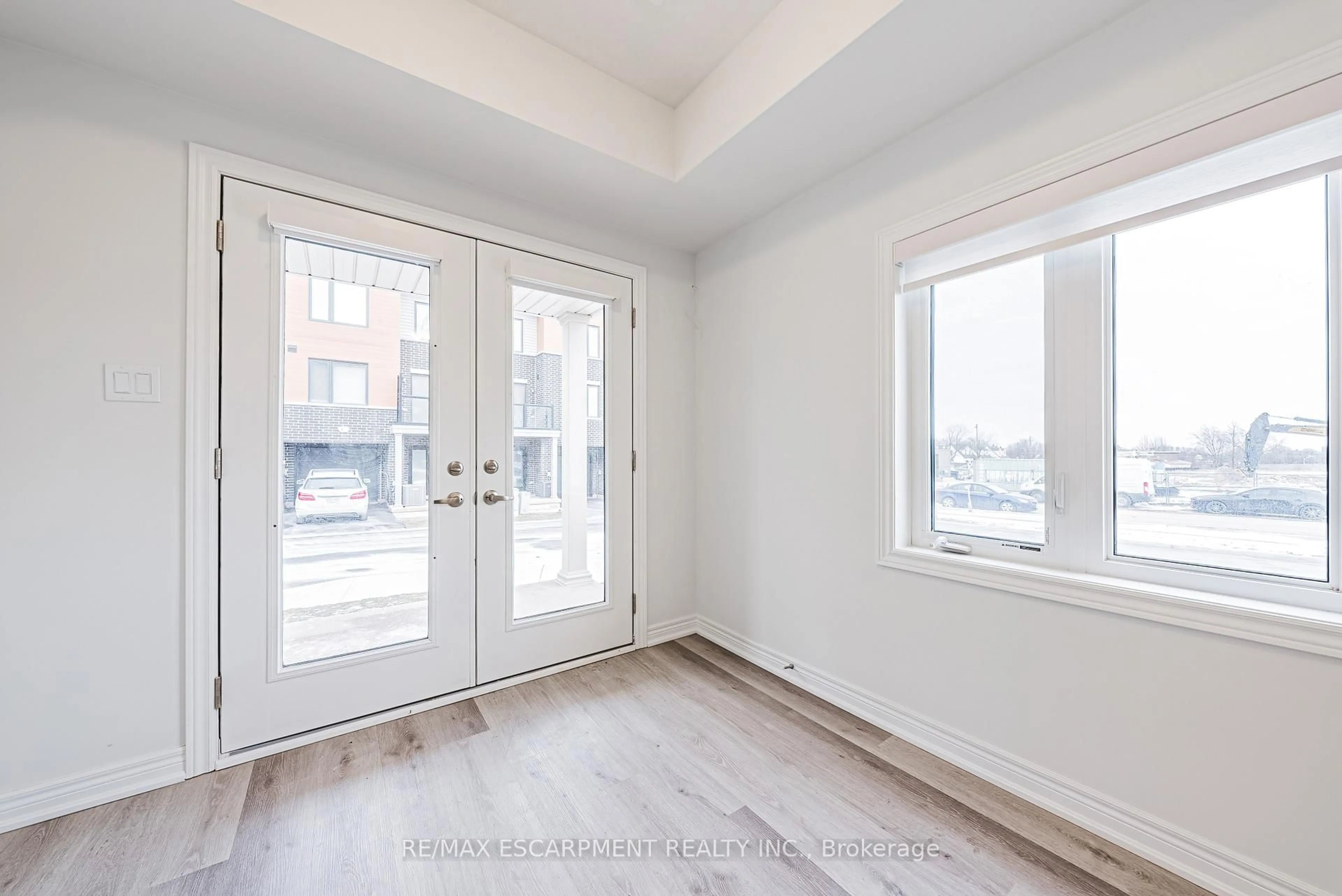 Indoor entryway for 55 Dryden Lane, Hamilton Ontario L8H 0B6