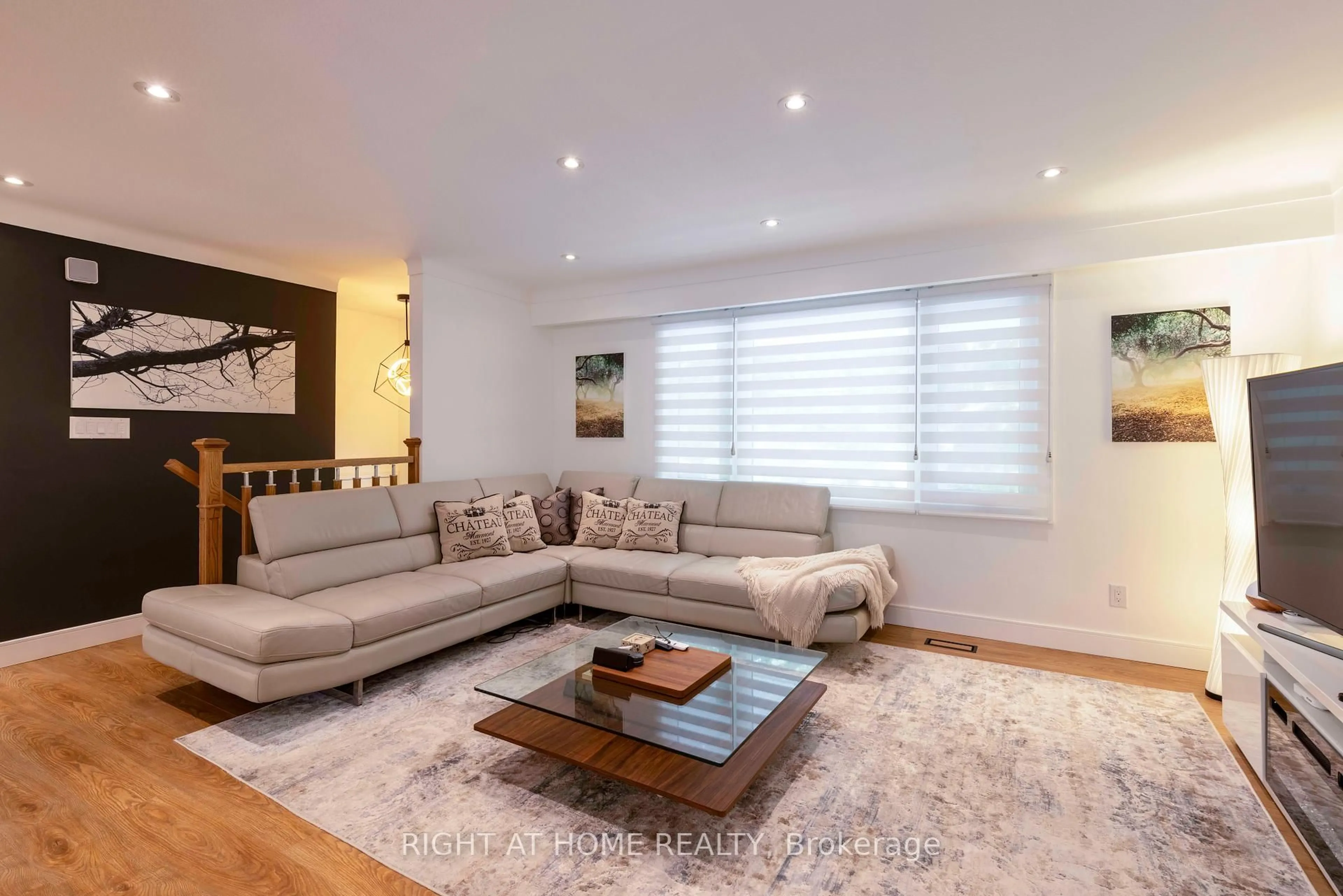 Living room with furniture, unknown for 212 Lockhart Dr, St. Catharines Ontario L2T 1X1