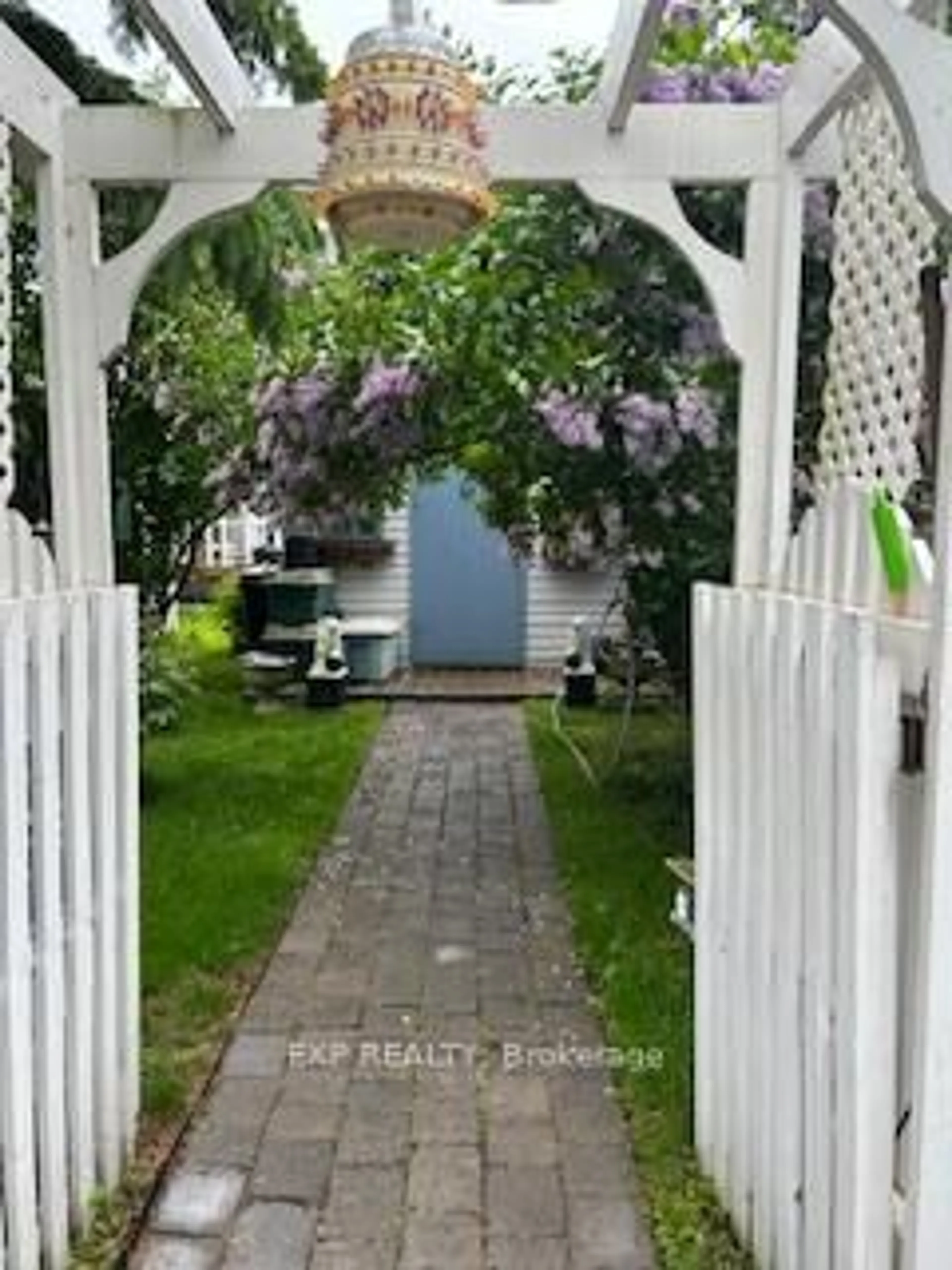 Indoor entryway for 3 Mireille Private, Ashton Ontario K0A 1B0