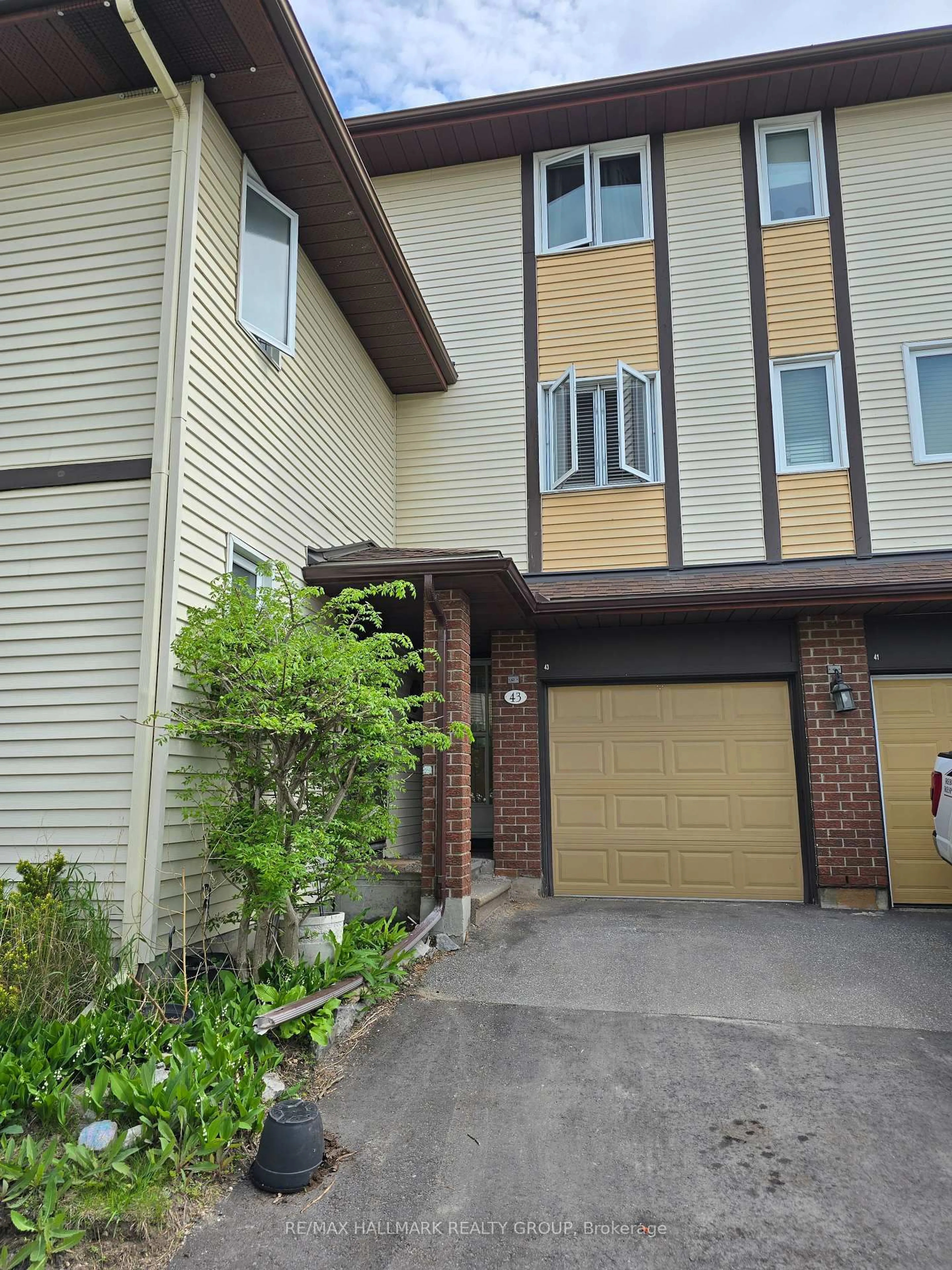 Unknown for 43 Haxby Private #51, Ottawa Ontario K1T 3B7