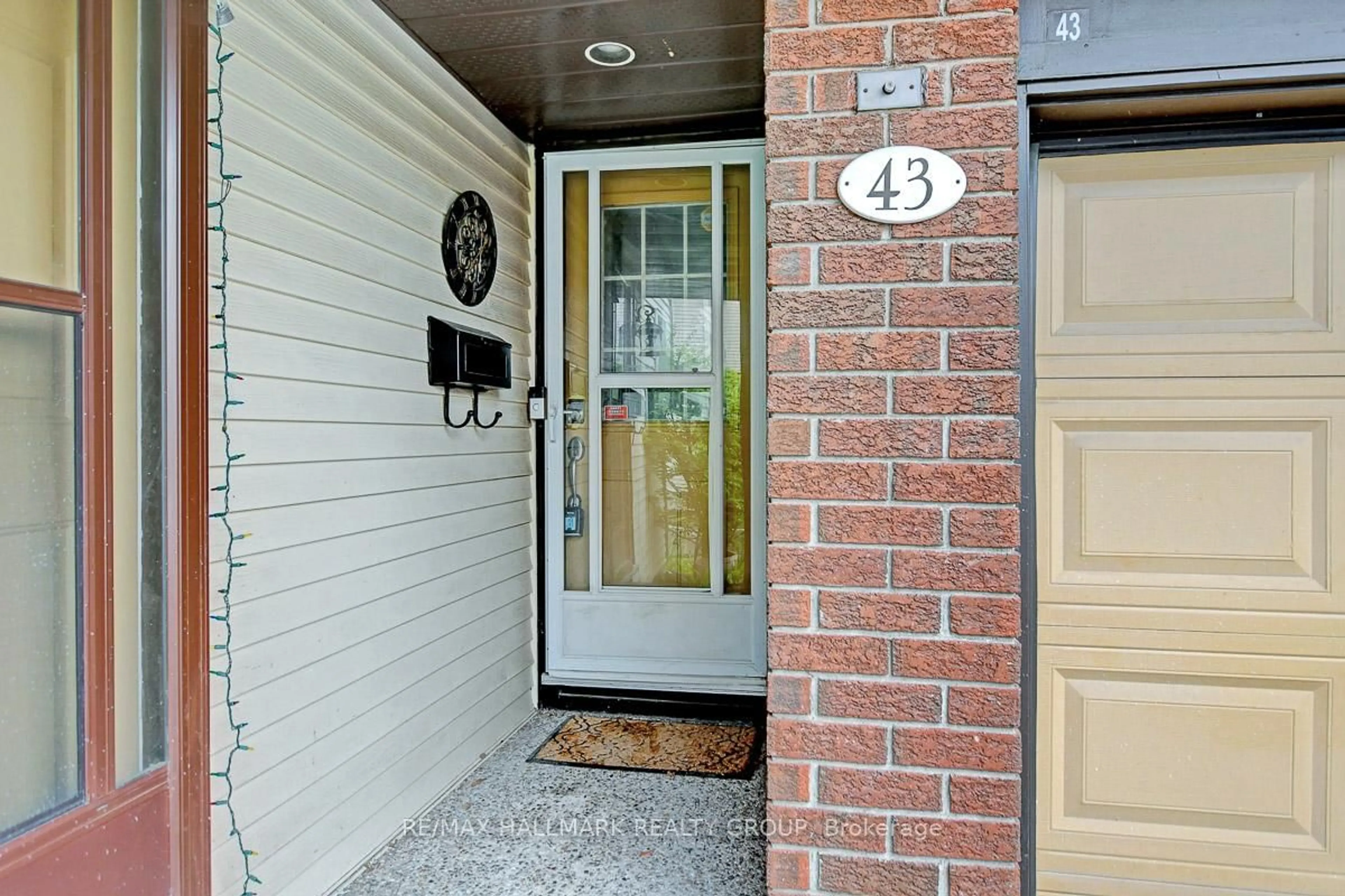 Indoor entryway for 43 Haxby Private #51, Ottawa Ontario K1T 3B7