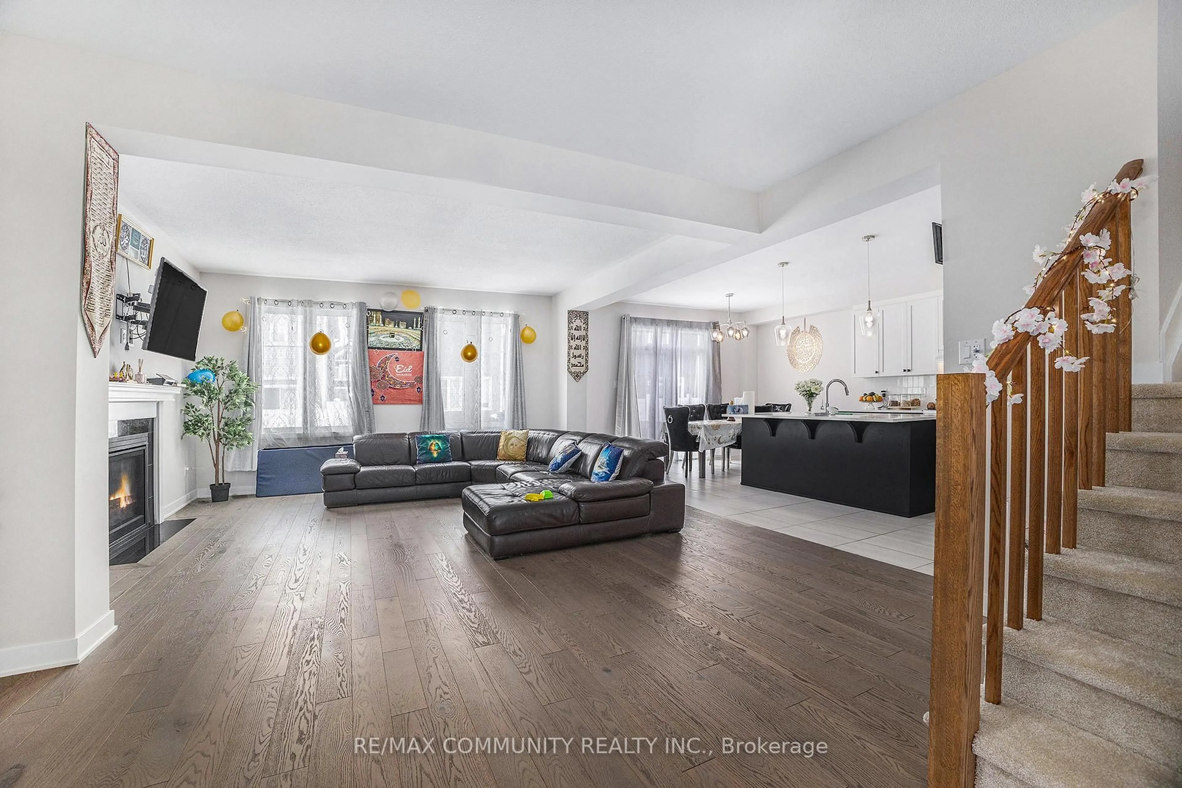 Living room with furniture, unknown for 243 Pursuit Terr, Richmond Ontario K0A 2Z0