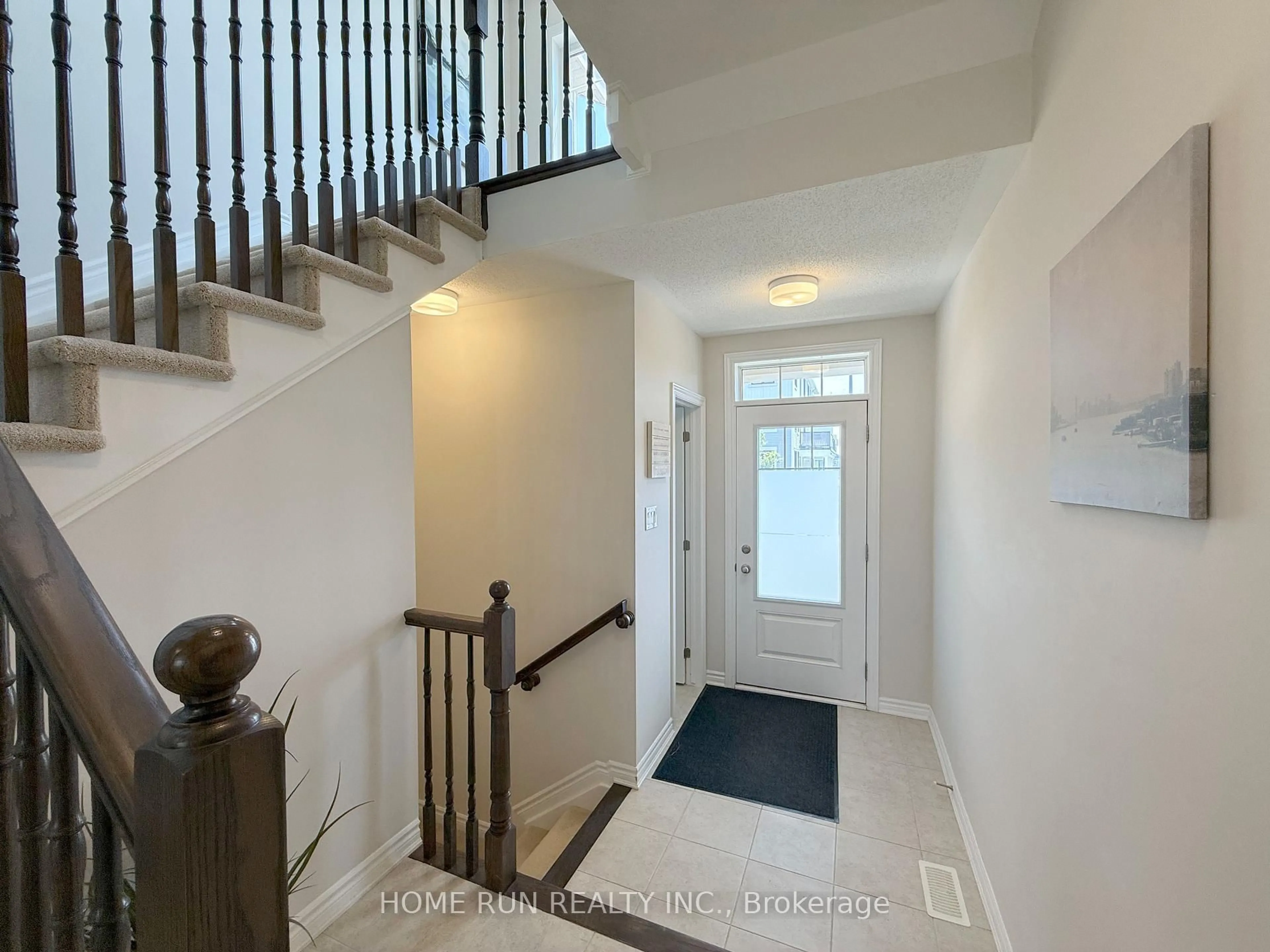 Indoor entryway for 519 Catleaf Row, Ottawa Ontario K4A 5J2