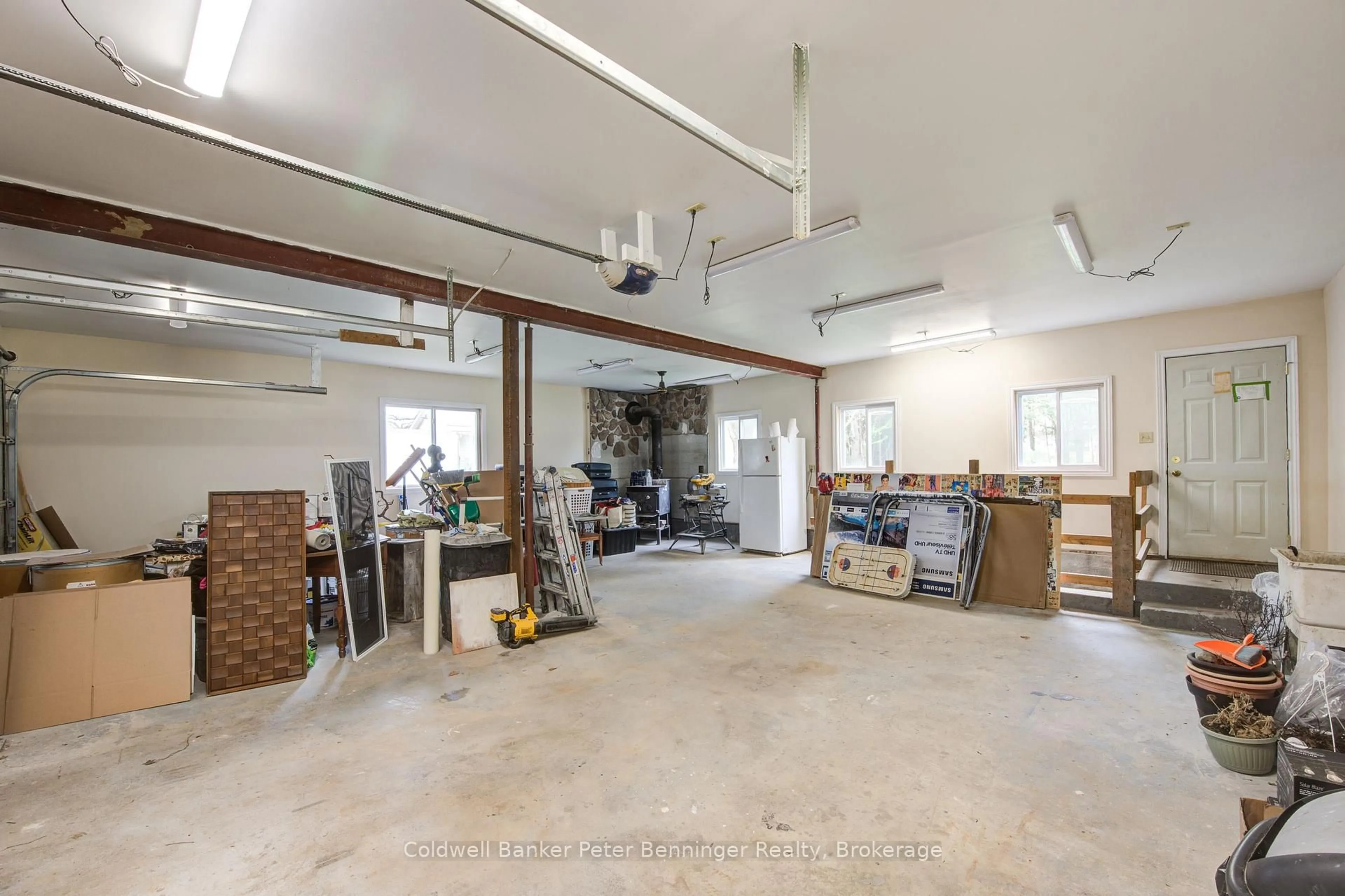 Indoor garage for 35 George St, Blandford-Blenheim Ontario N0J 1B0