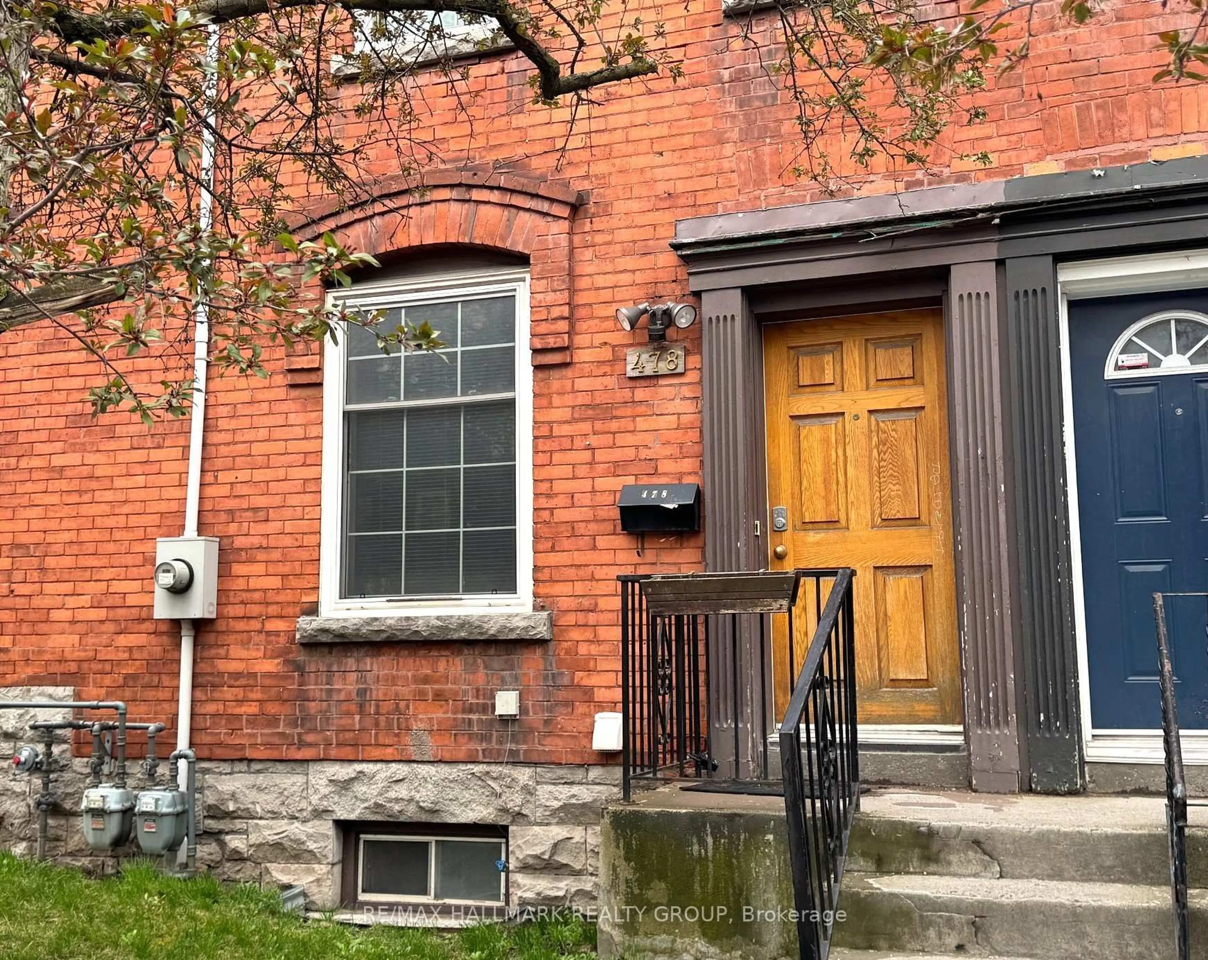 Home with brick exterior material, street for 478 Cumberland St, Ottawa Ontario K1N 7J9